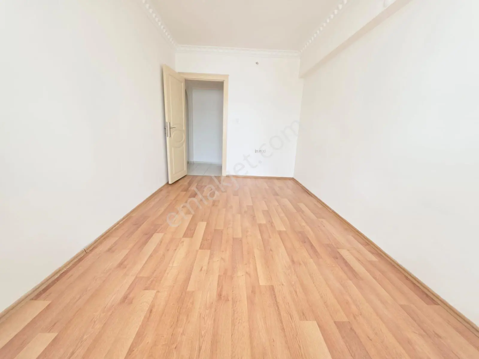 Yüce'den Merkez'de 2+1 Fen Liesine Çok Yakın Merkezi Konumda Daire Fırsatı — fotoğraf 3