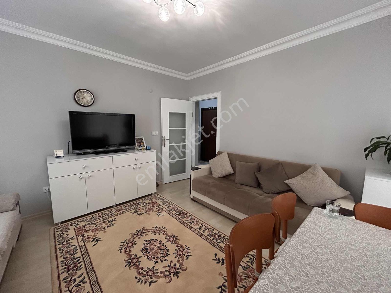 Metronun Yanıbaşında Satılık 2+1 Ara Kat Daire — fotoğraf 4