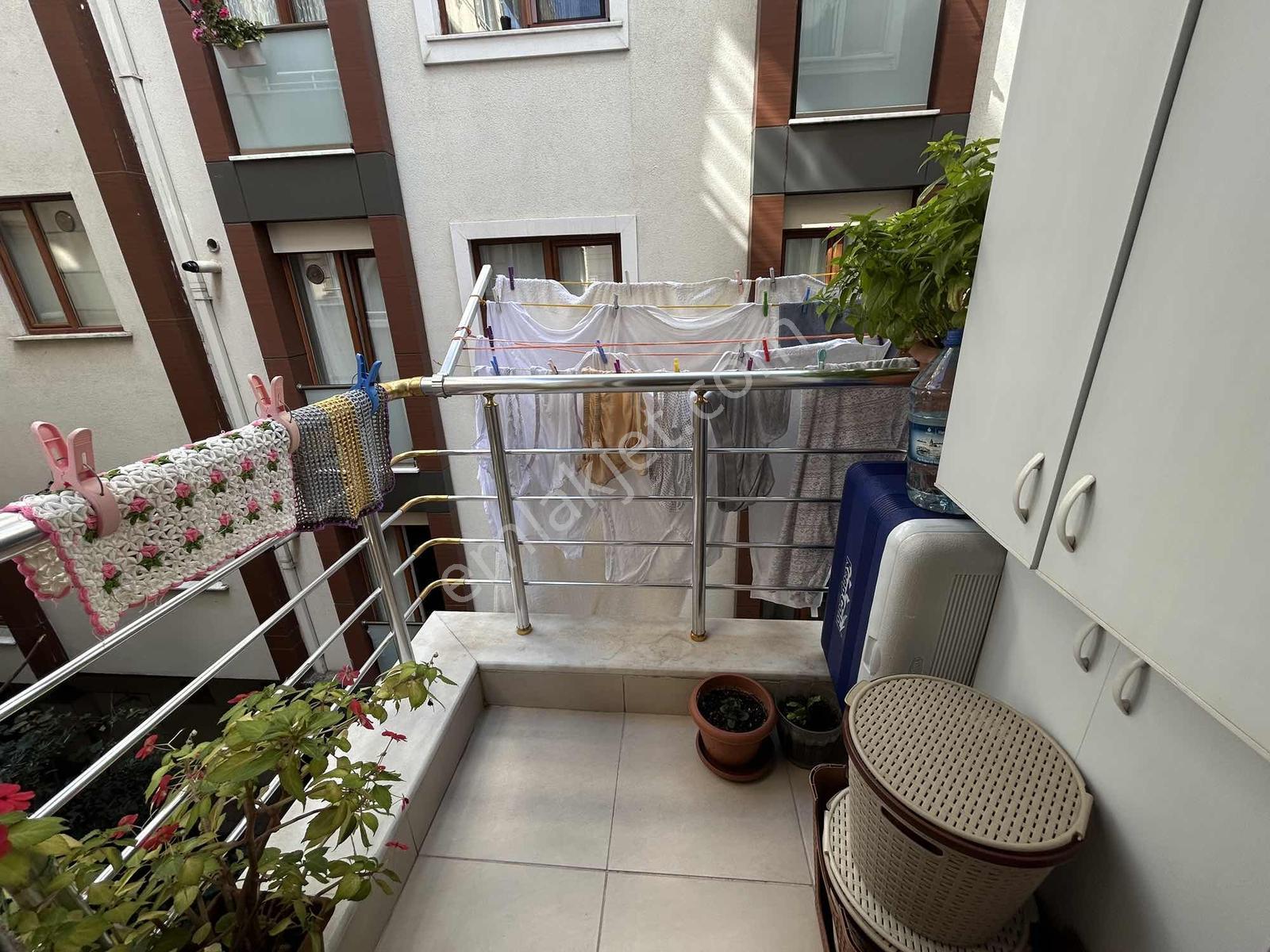 Metronun Yanıbaşında Satılık 2+1 Ara Kat Daire — fotoğraf 6