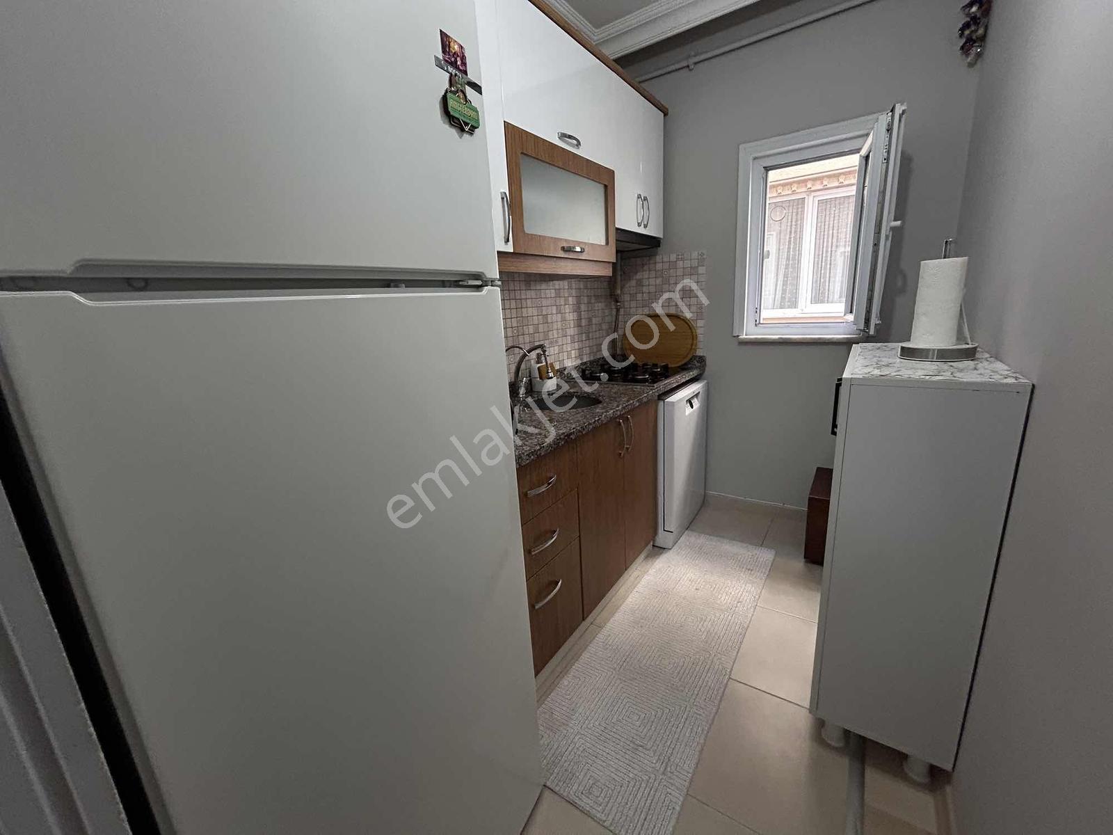 Metronun Yanıbaşında Satılık 2+1 Ara Kat Daire — fotoğraf 7