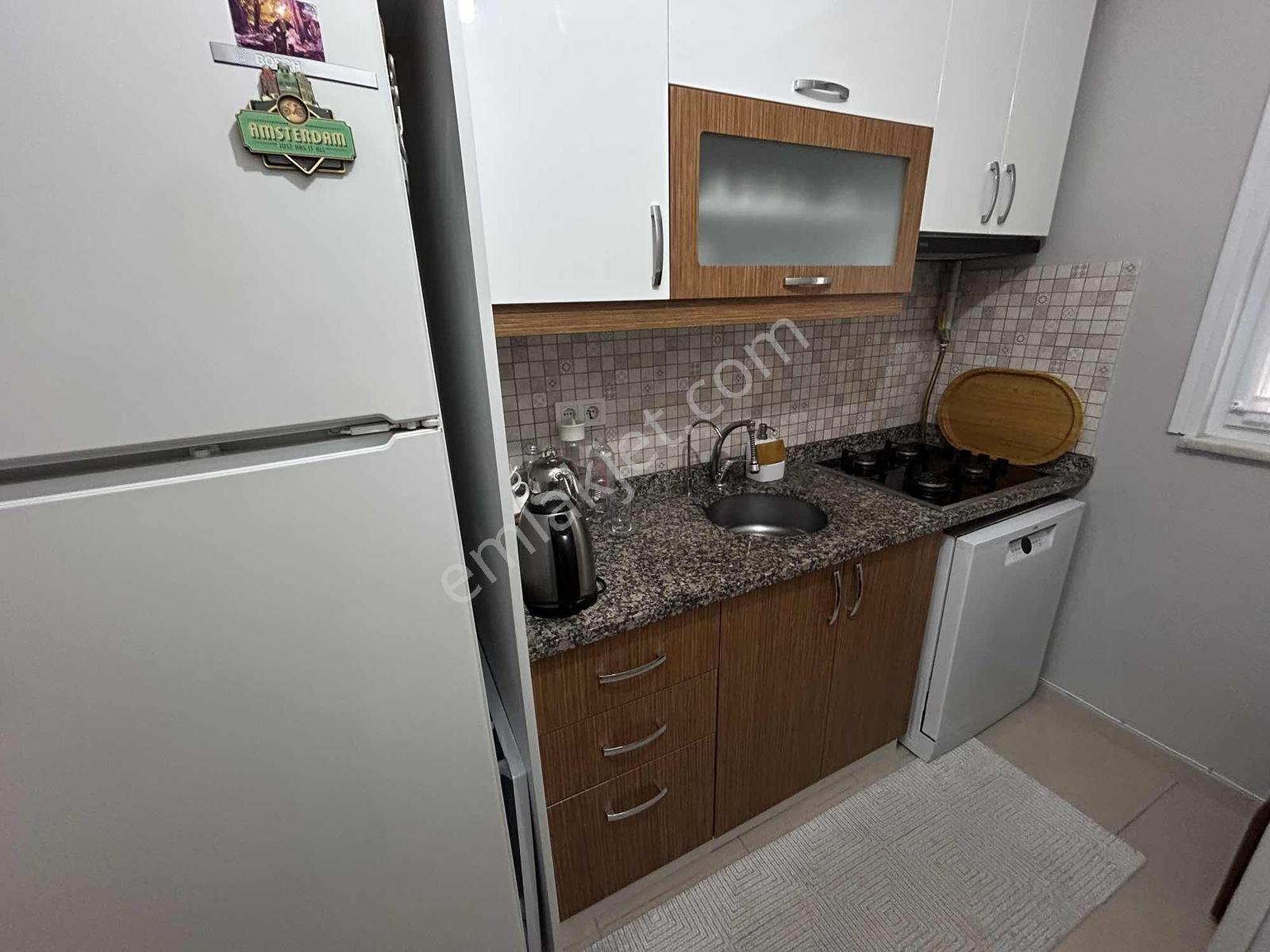 Metronun Yanıbaşında Satılık 2+1 Ara Kat Daire — fotoğraf 8