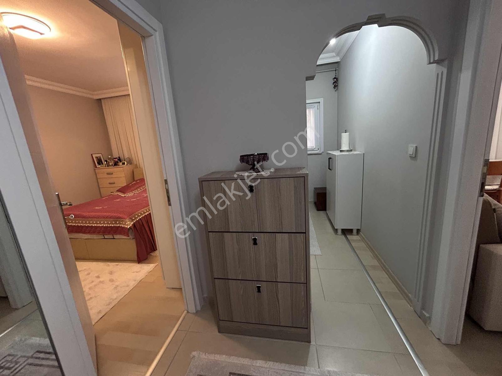 Metronun Yanıbaşında Satılık 2+1 Ara Kat Daire — fotoğraf 9