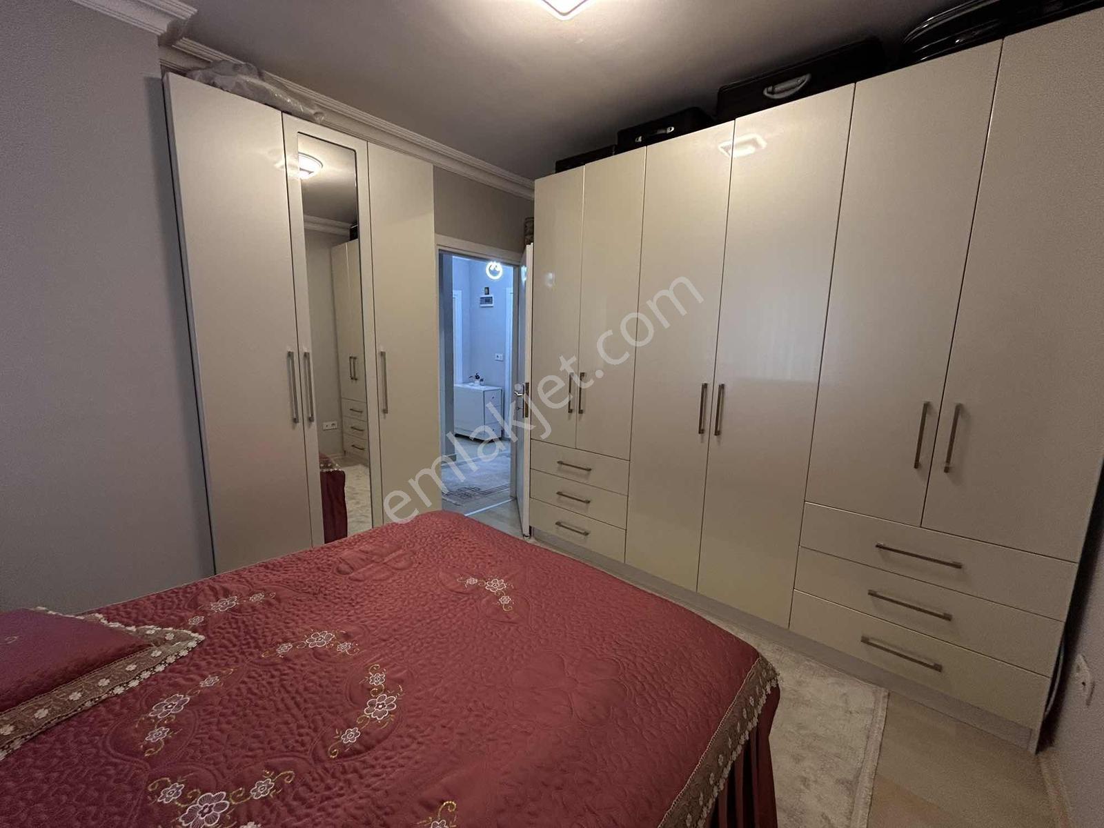 Metronun Yanıbaşında Satılık 2+1 Ara Kat Daire — fotoğraf 14