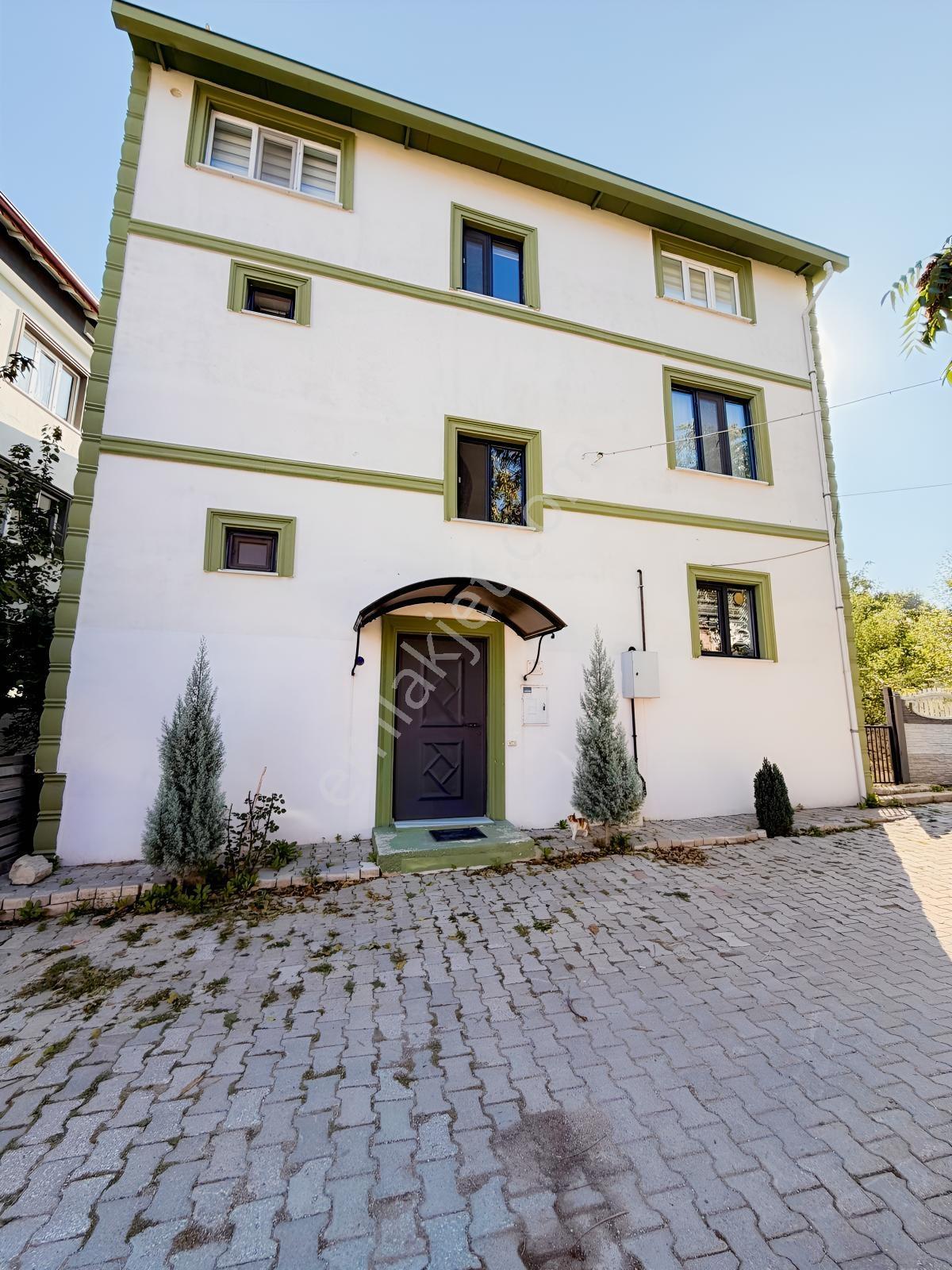 *erkmen'de Göle Yakın 5+1 Satılık Full Kredili Tripleks Villa* — fotoğraf 2