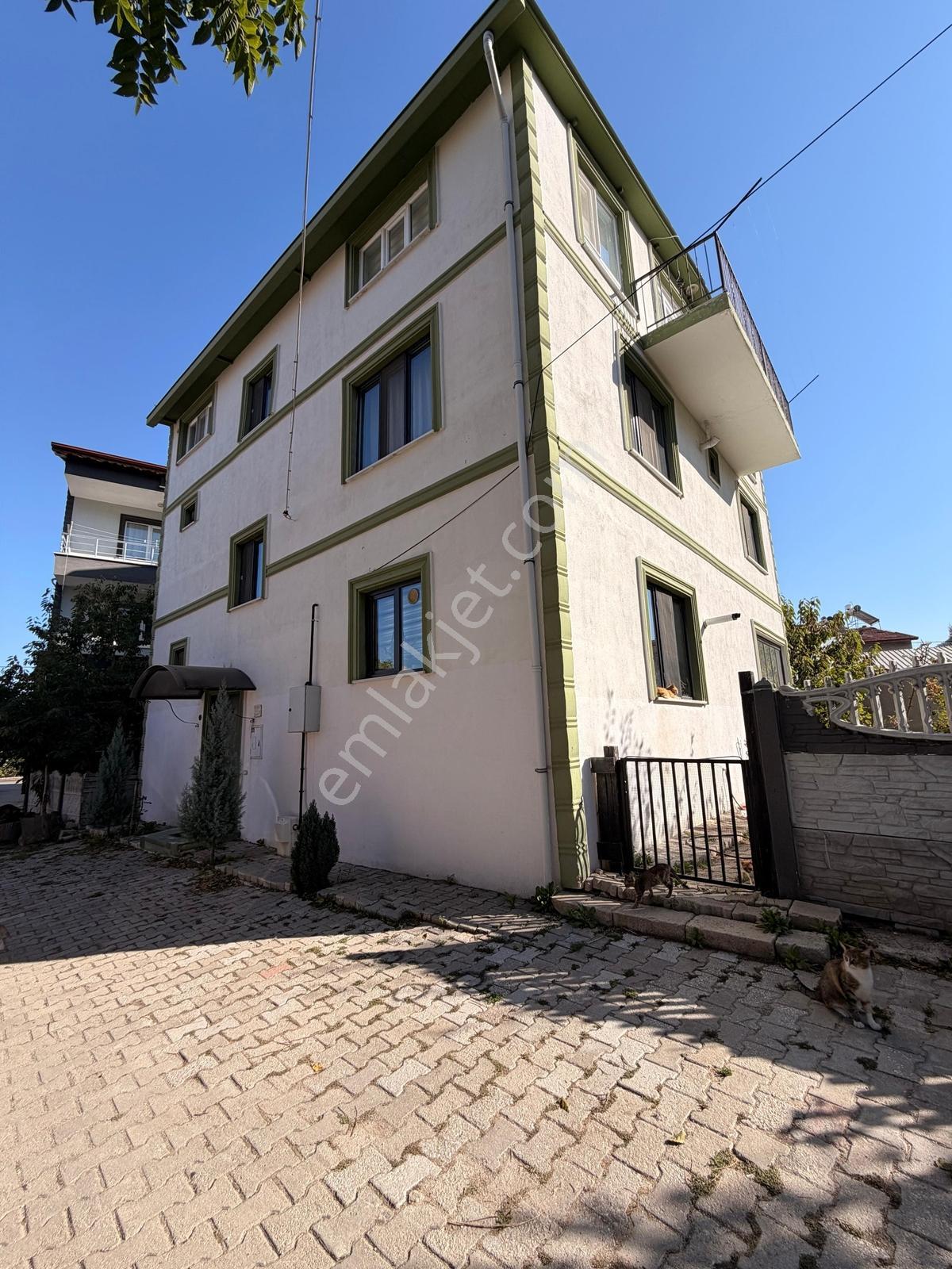 *erkmen'de Göle Yakın 5+1 Satılık Full Kredili Tripleks Villa* — fotoğraf 3