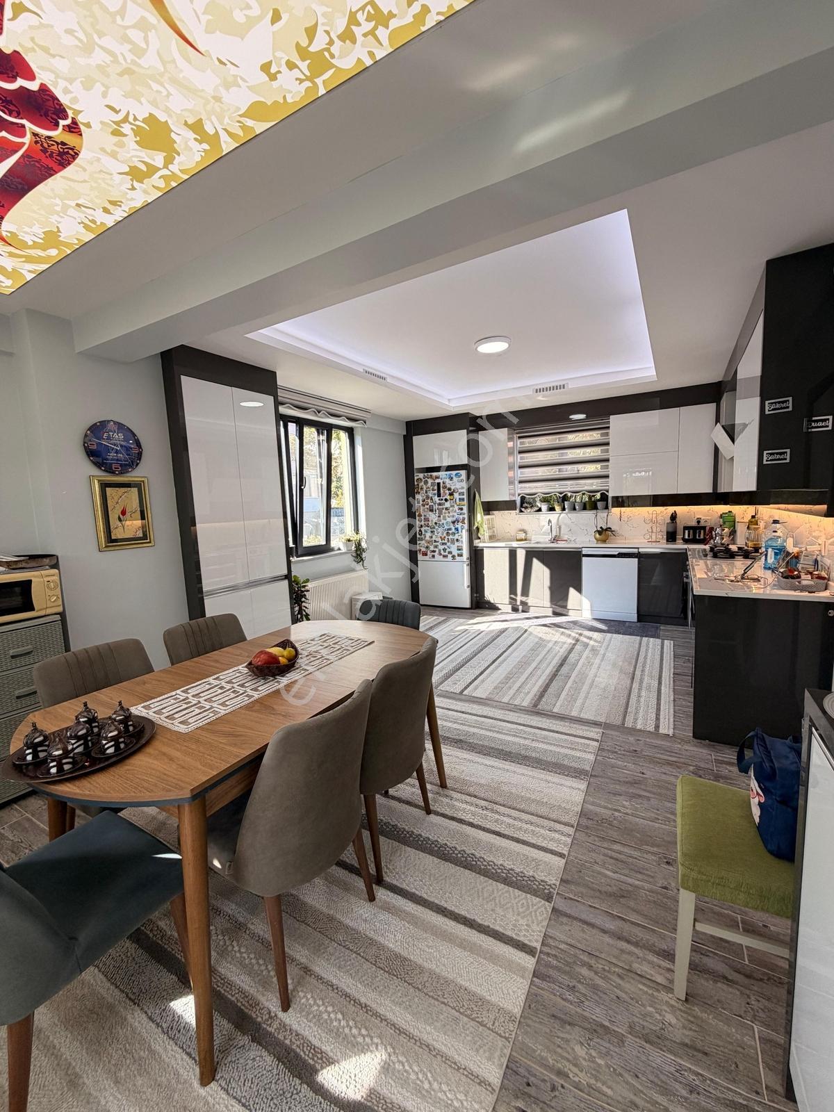 *erkmen'de Göle Yakın 5+1 Satılık Full Kredili Tripleks Villa* — fotoğraf 9