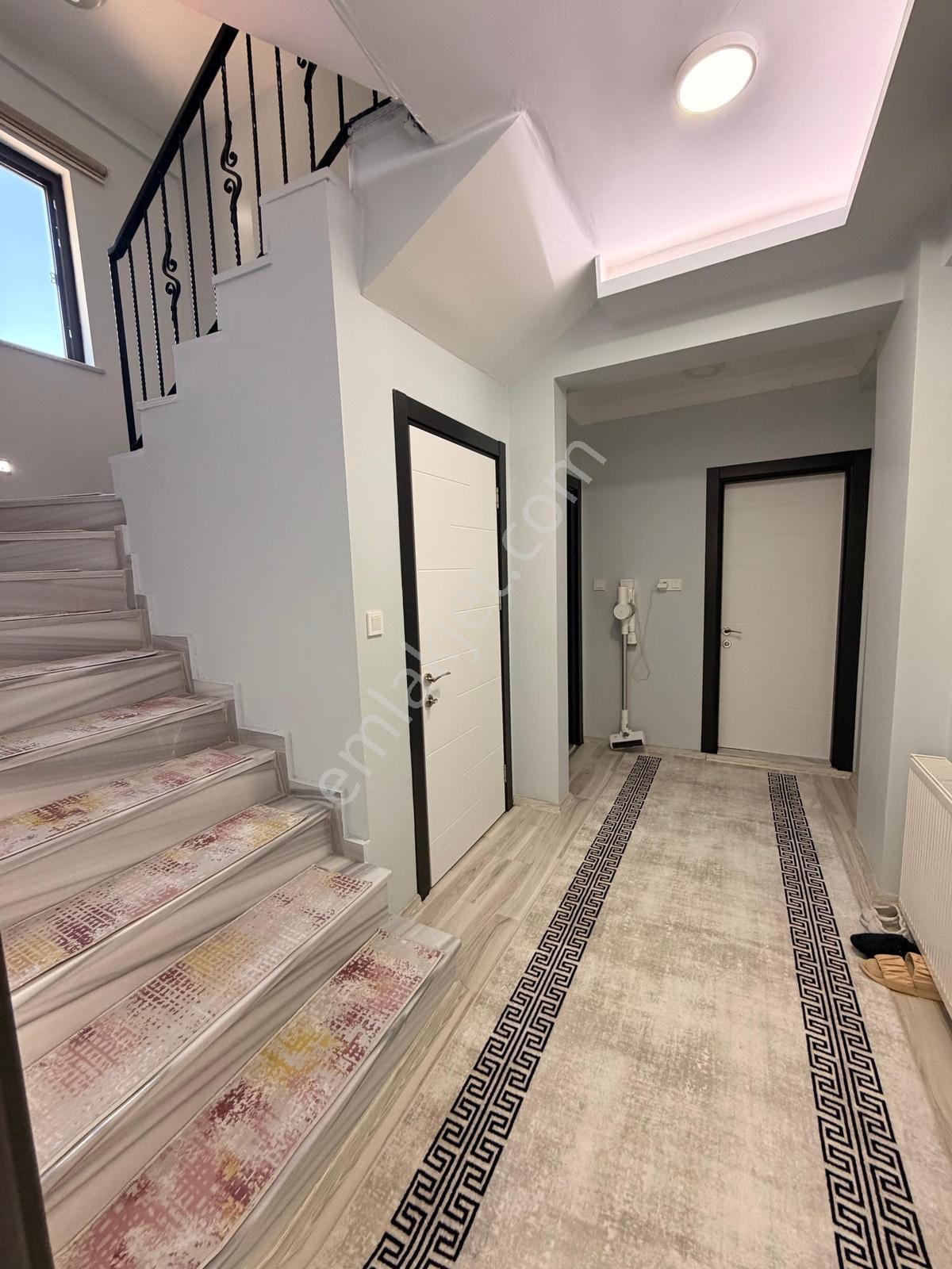 *erkmen'de Göle Yakın 5+1 Satılık Full Kredili Tripleks Villa* — fotoğraf 11