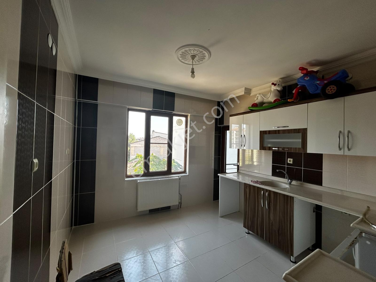 Yeni Mahalle'de 3+1 9 Yaşında Satılık Daire — fotoğraf 2