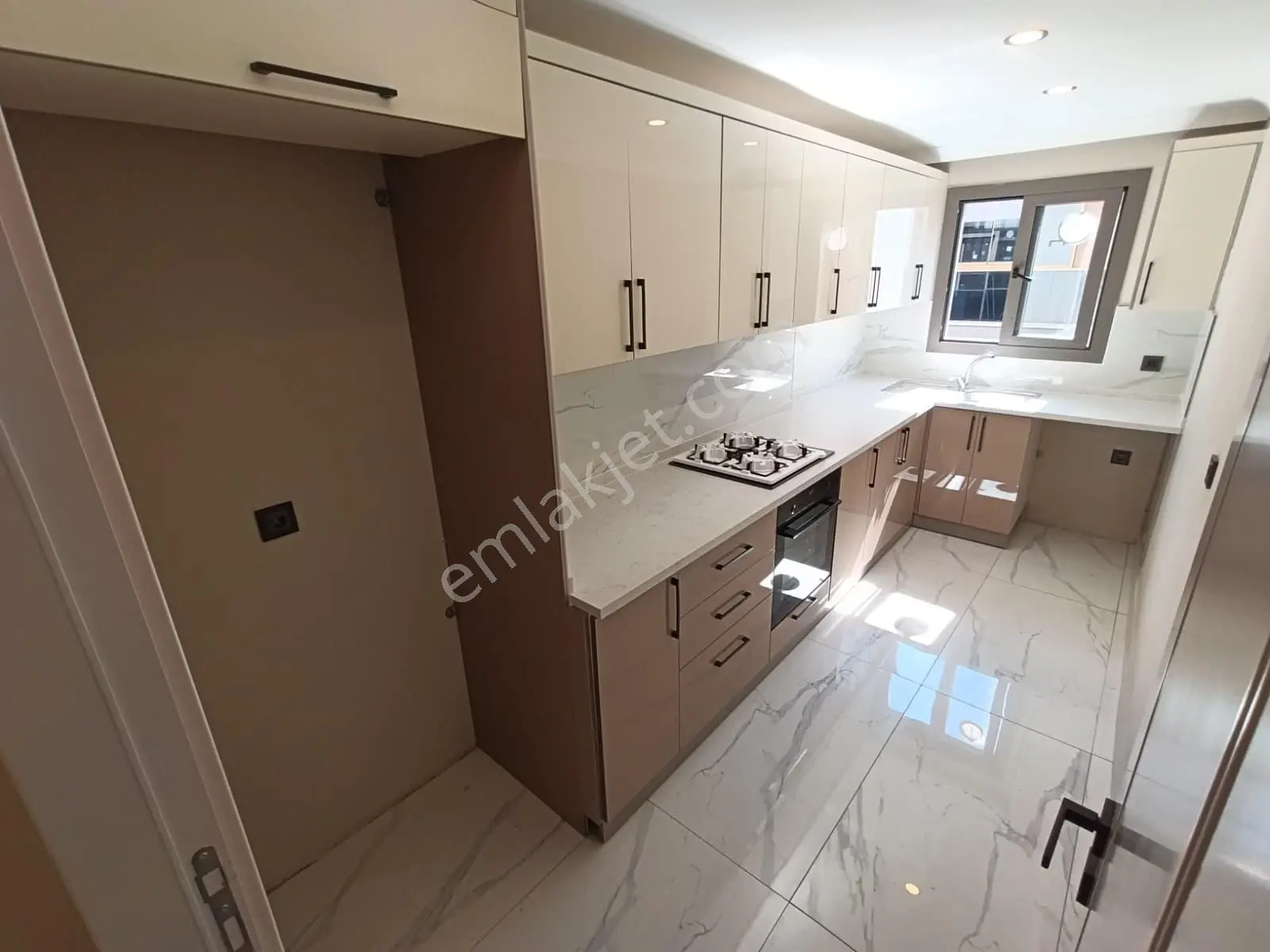 ▀güçten Altınkumda K.otoparklı Ebeveynli Sıfır Projede 3+1dublex — fotoğraf 13