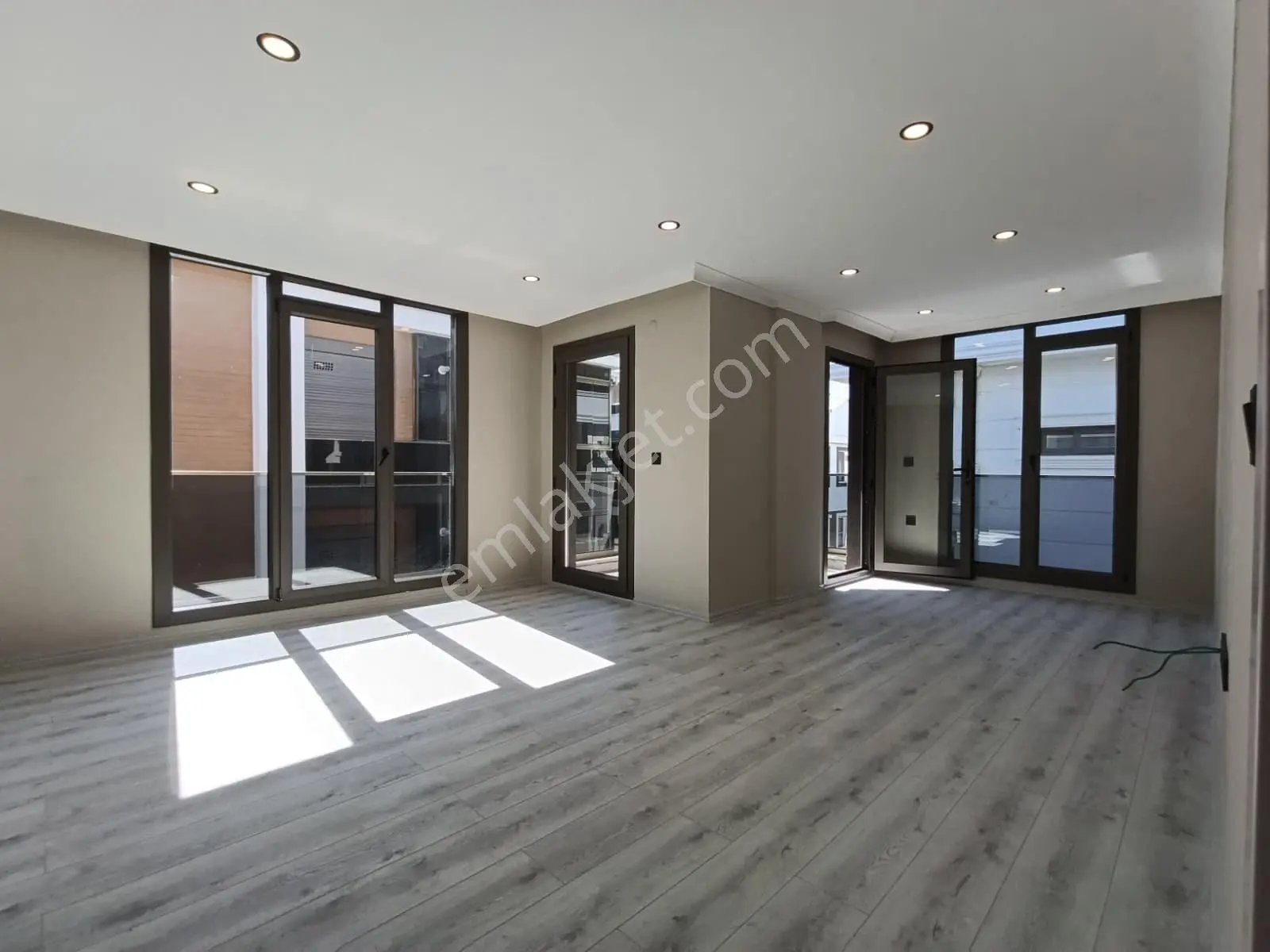 ▀güçten Altınkumda K.otoparklı Ebeveynli Sıfır Projede 3+1dublex — fotoğraf 14