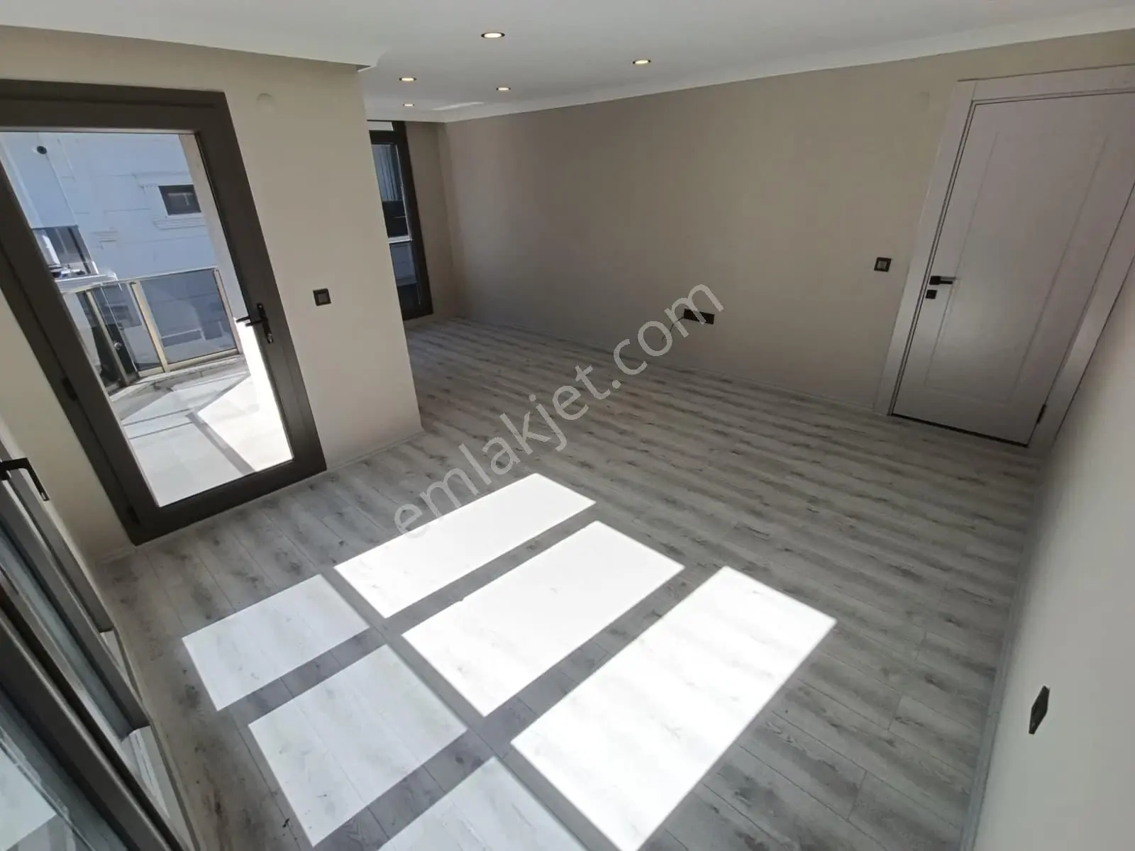 ▀güçten Altınkumda K.otoparklı Ebeveynli Sıfır Projede 3+1dublex — fotoğraf 15