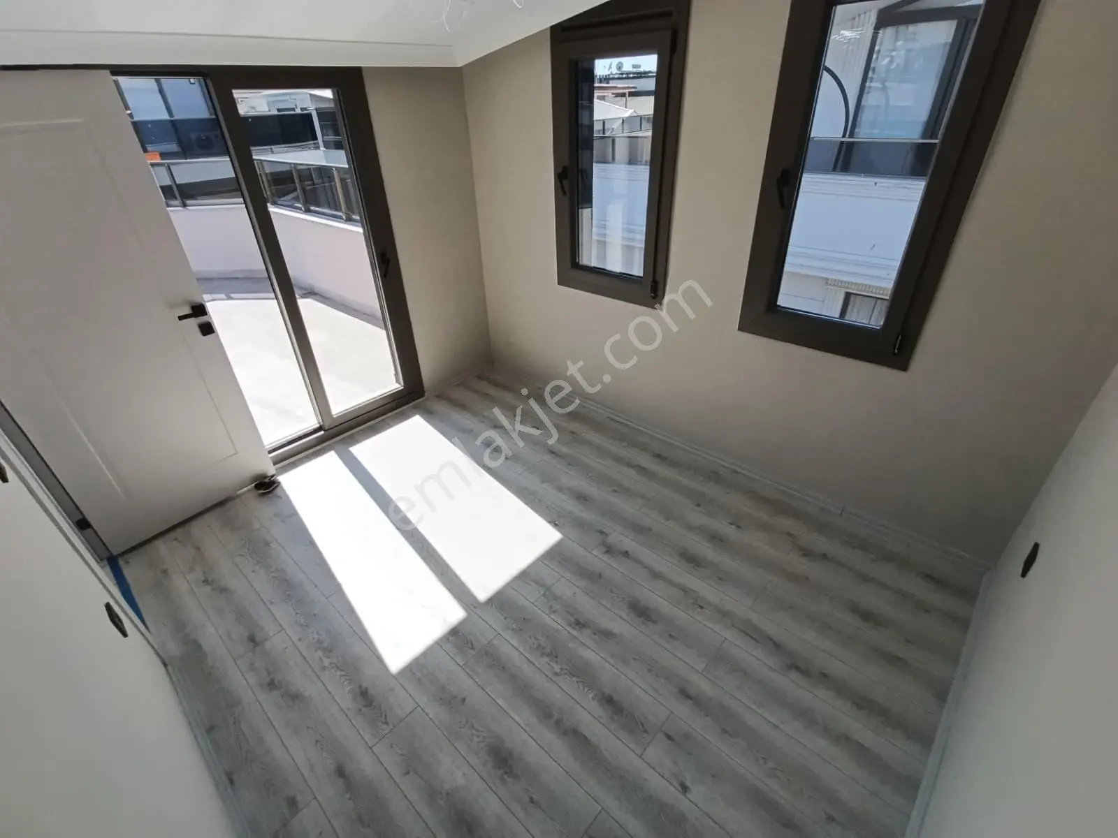 ▀güçten Altınkumda K.otoparklı Ebeveynli Sıfır Projede 3+1dublex — fotoğraf 17