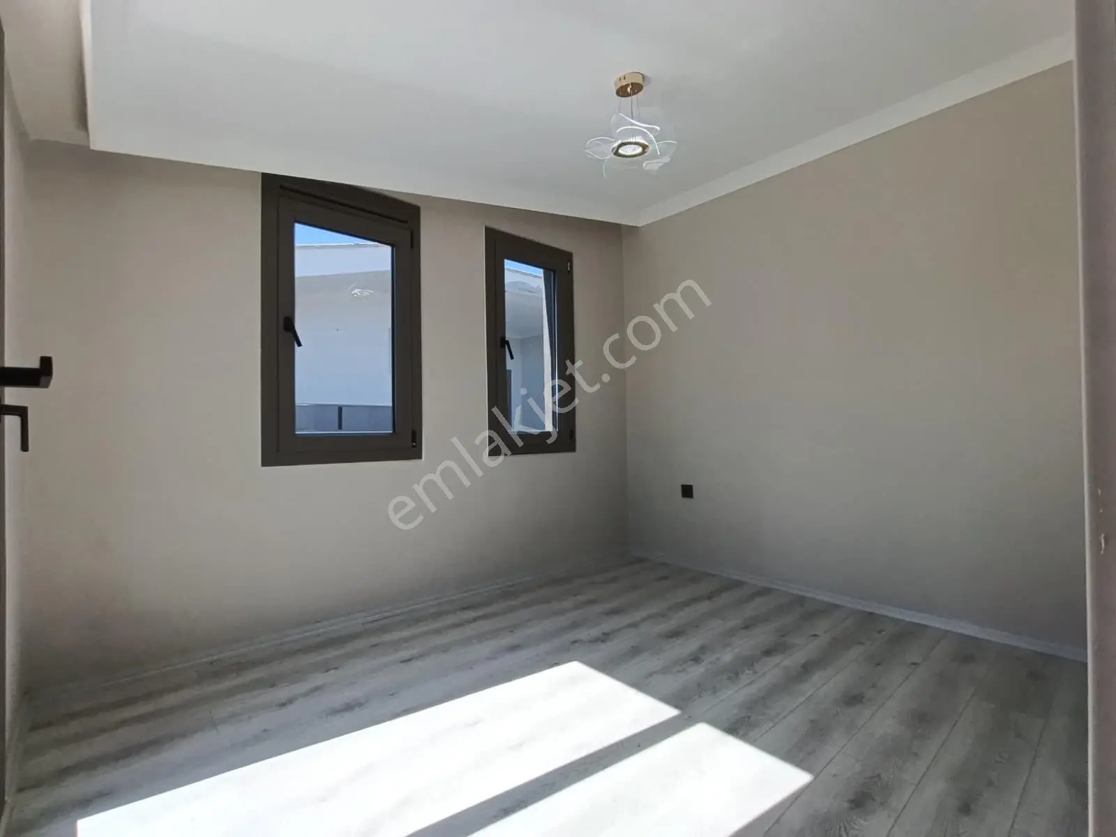 ▀güçten Altınkumda K.otoparklı Ebeveynli Sıfır Projede 3+1dublex — fotoğraf 34