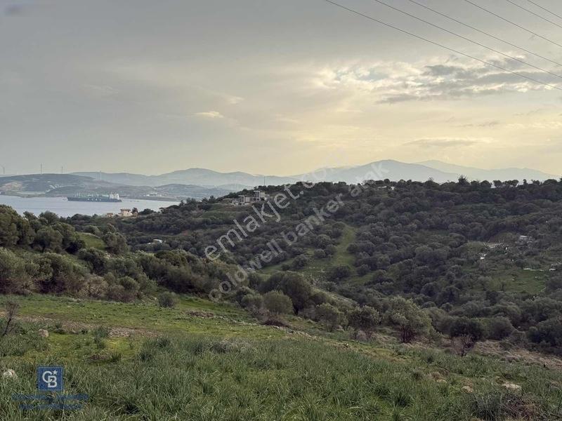 Yeni Foça Cumhuriyet Mahallesi'nde Deniz Manzaralı Satılık Arsa — fotoğraf 3