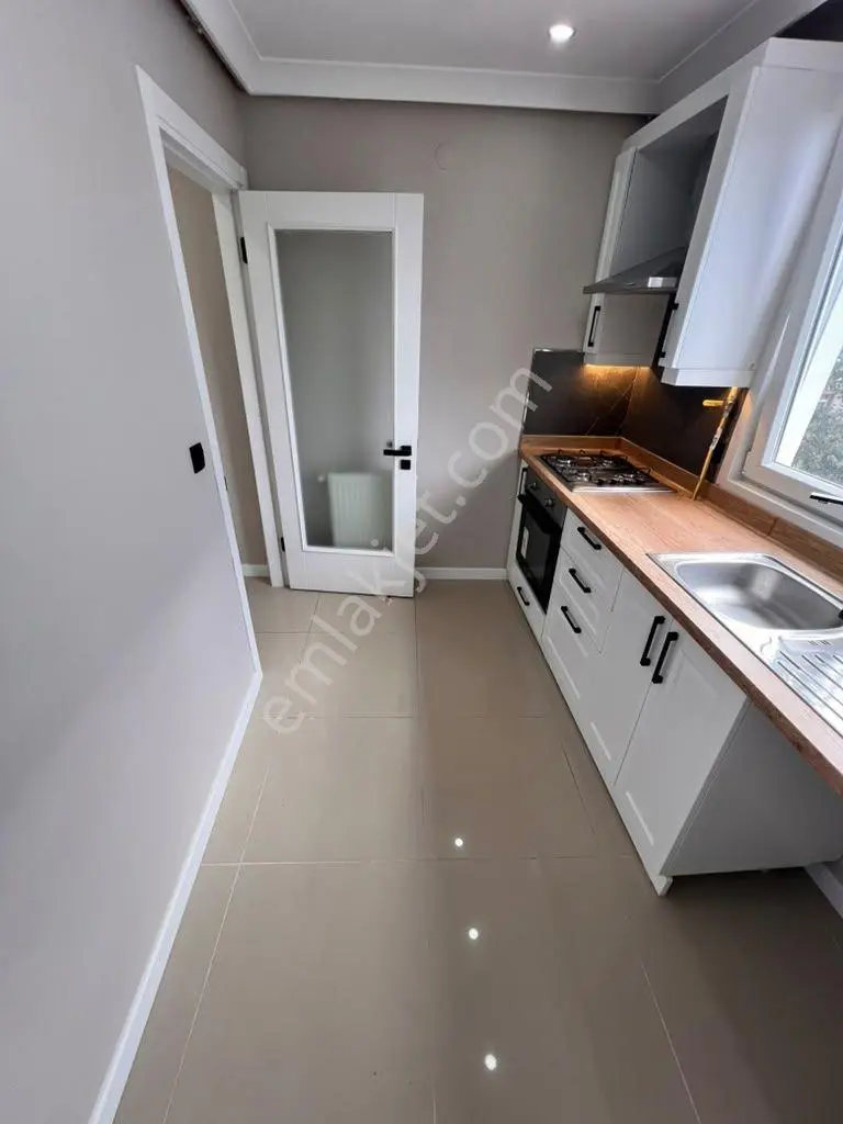 Kaçmaz'dan Altıntepe'de Marmaraya Yakın A.mutfaklı Balkonlu 2+1 — fotoğraf 9
