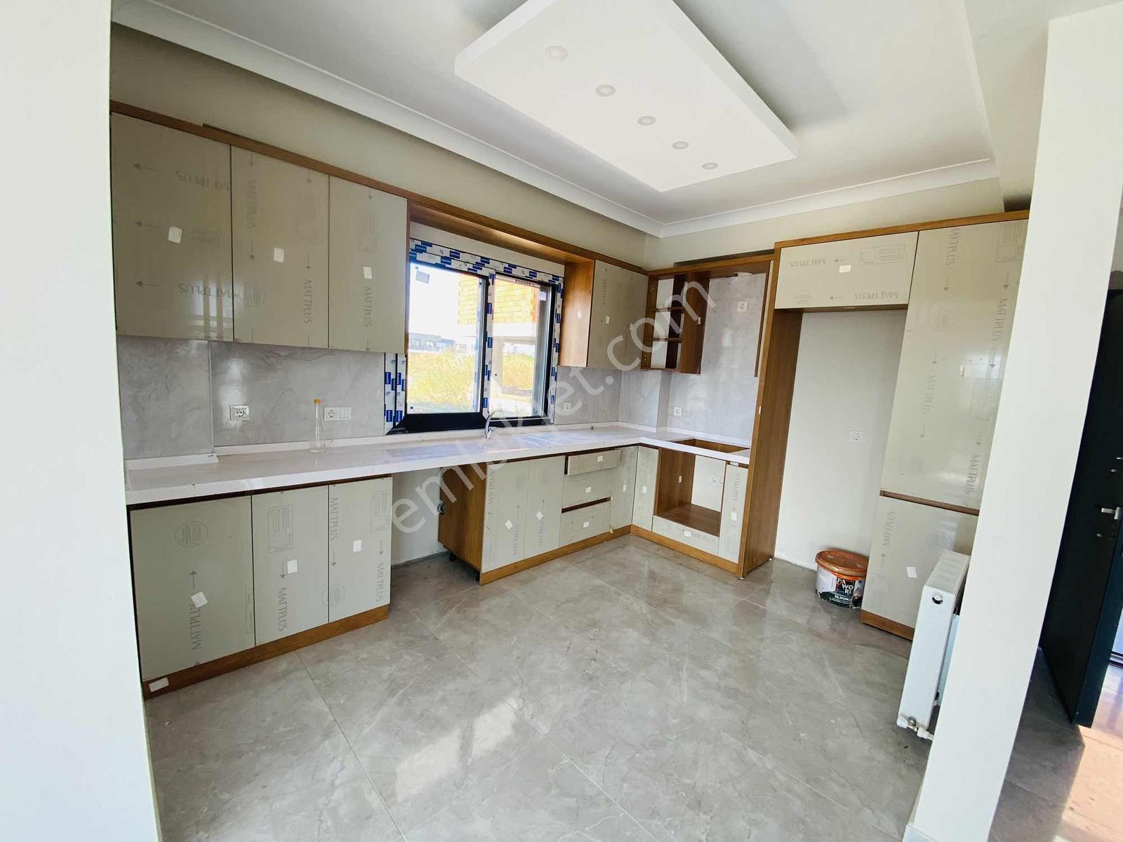 Denize Yürüme Mesafesinde Bahçeli Site İçi Müstakil 3+1 Villa — fotoğraf 2