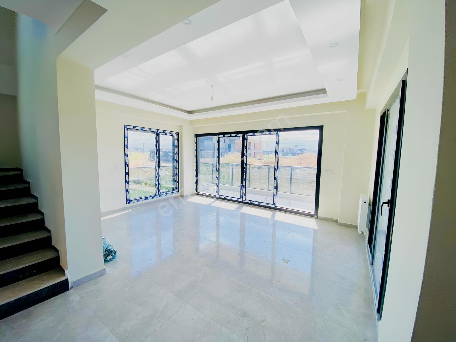 Denize Yürüme Mesafesinde Bahçeli Site İçi Müstakil 3+1 Villa — fotoğraf 7