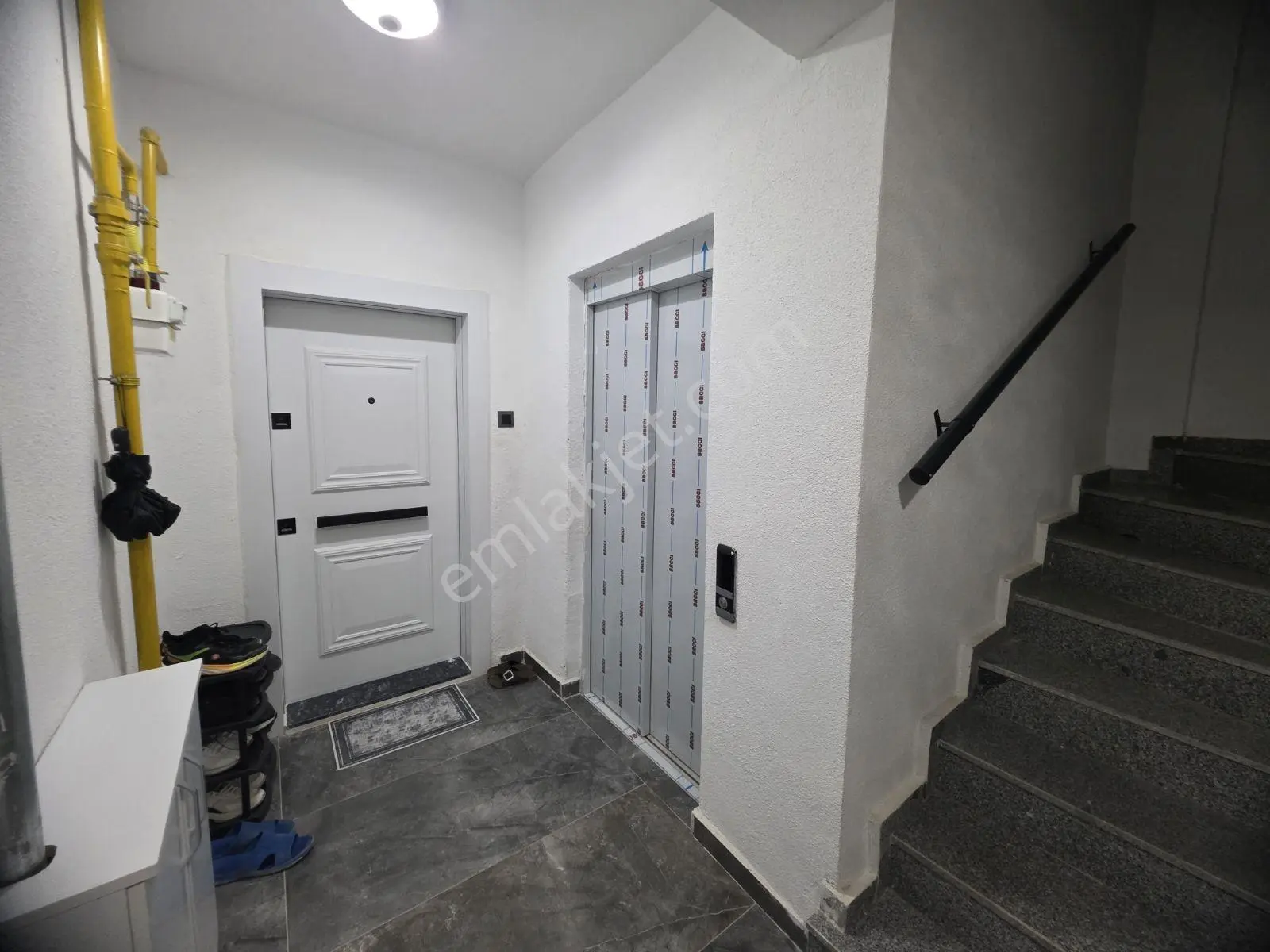Rw Nestten Çamlıcada Satılık Ön Cephe Yeni 1+1 — fotoğraf 4
