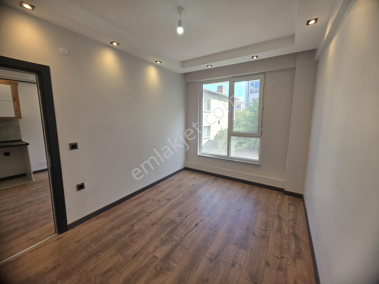 Rw Nestten Çamlıcada Satılık Ön Cephe Yeni 1+1 — fotoğraf 7