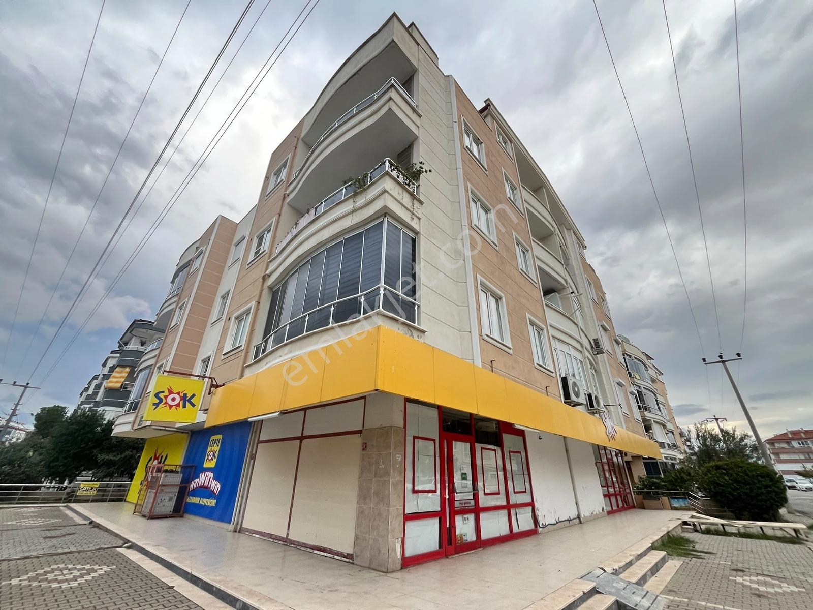 ▀güç'ten Altınkum'da Cam Balkonlu Kombili Arakat Geniş 2+1 Daire — fotoğraf 2