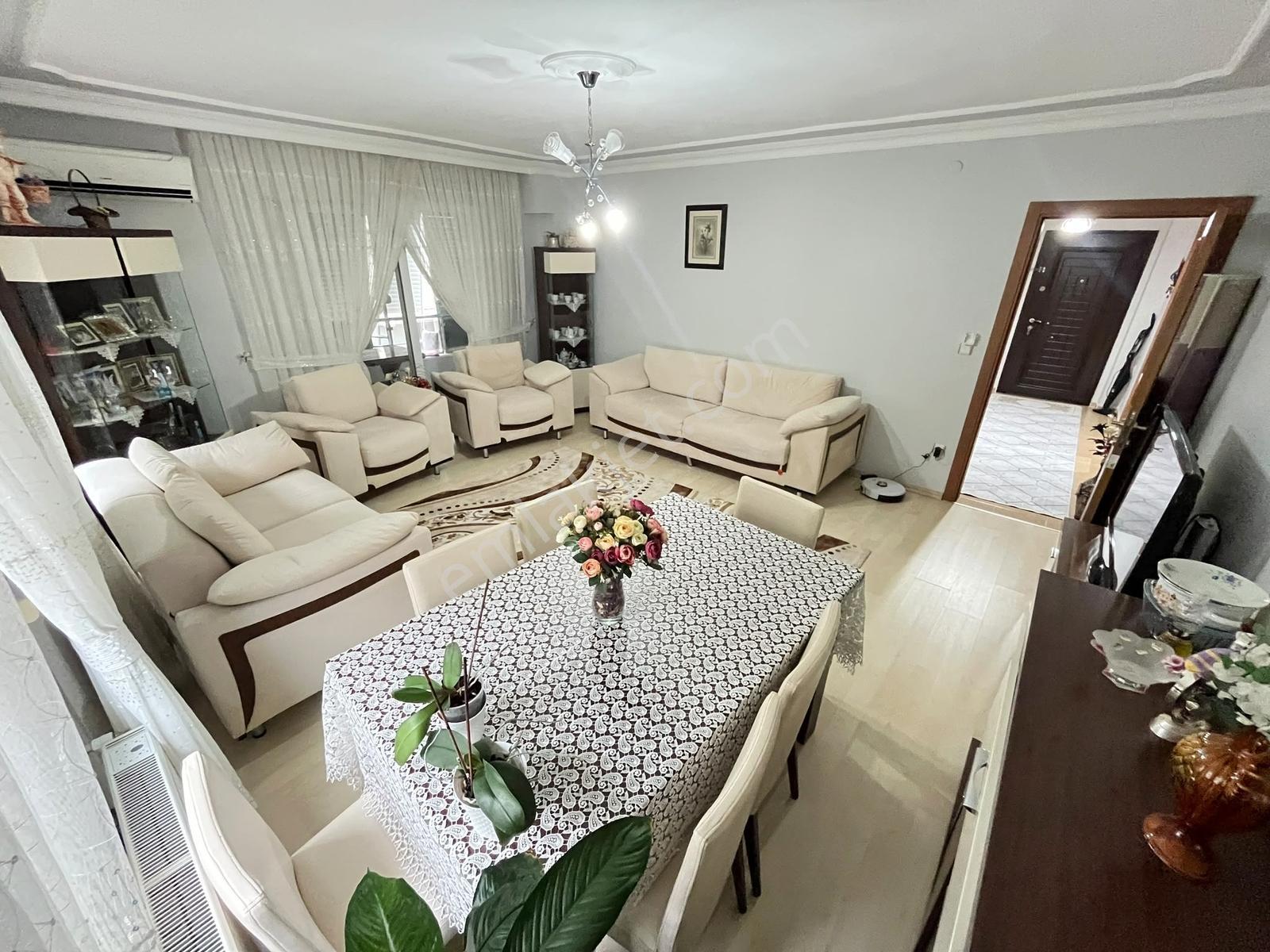 ▀güç'ten Altınkum'da Cam Balkonlu Kombili Arakat Geniş 2+1 Daire — fotoğraf 4
