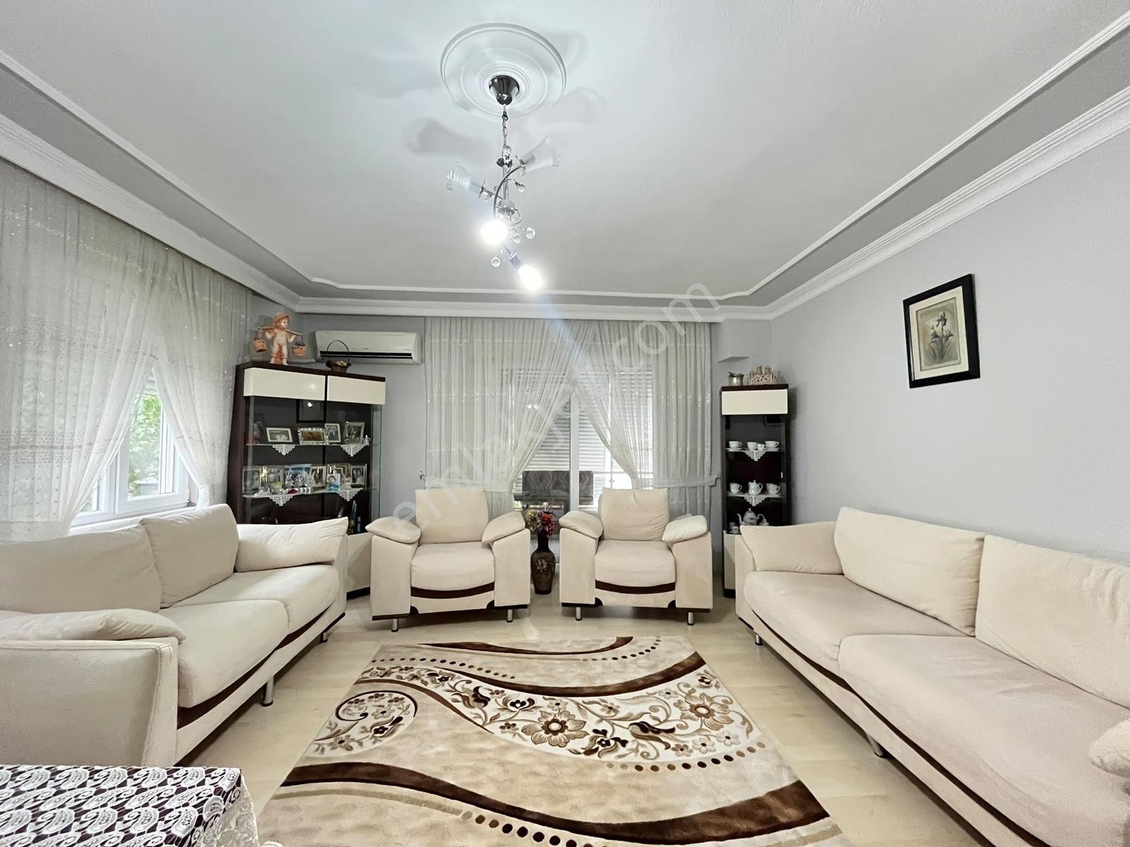 ▀güç'ten Altınkum'da Cam Balkonlu Kombili Arakat Geniş 2+1 Daire — fotoğraf 5