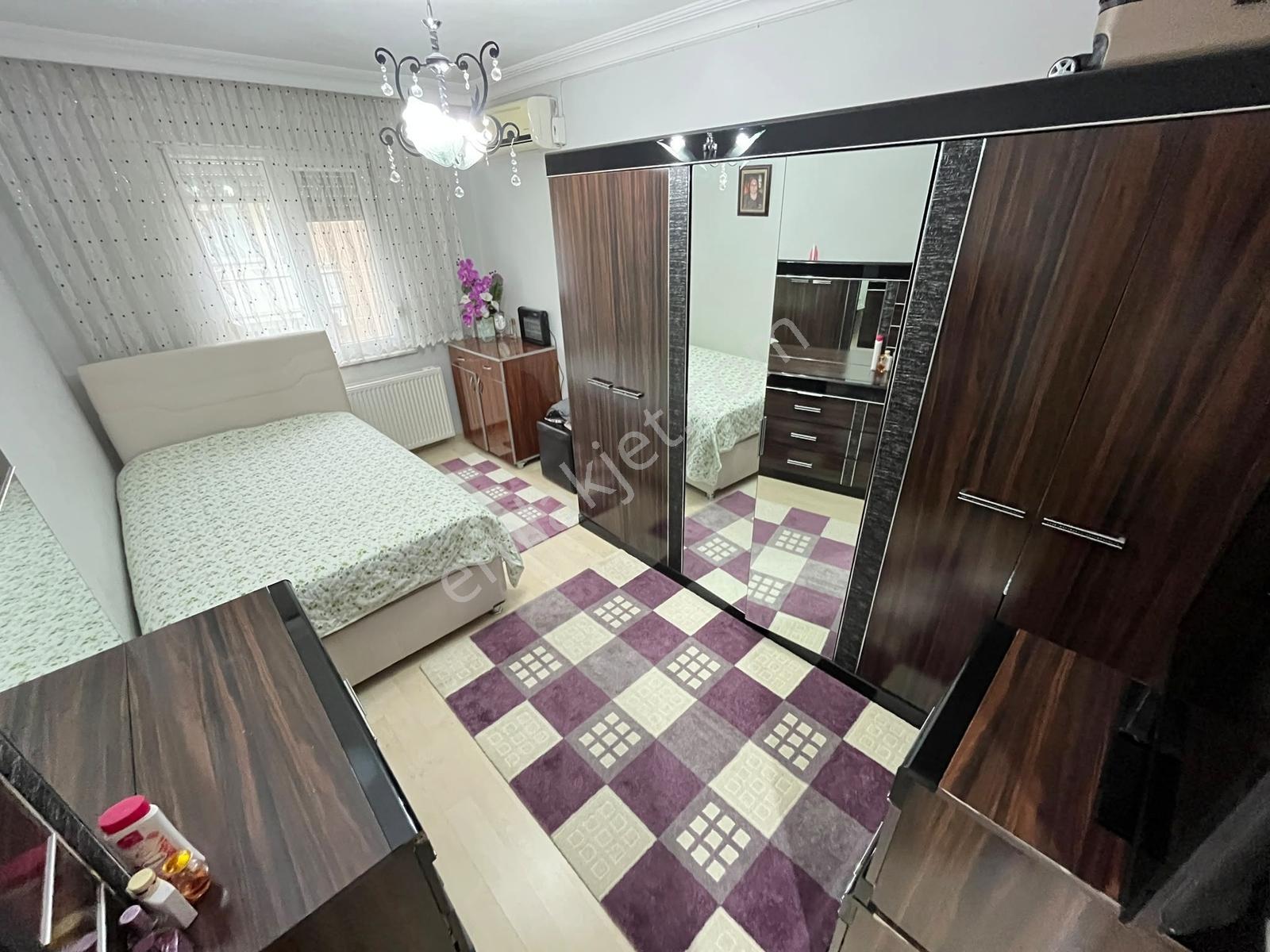 ▀güç'ten Altınkum'da Cam Balkonlu Kombili Arakat Geniş 2+1 Daire — fotoğraf 8