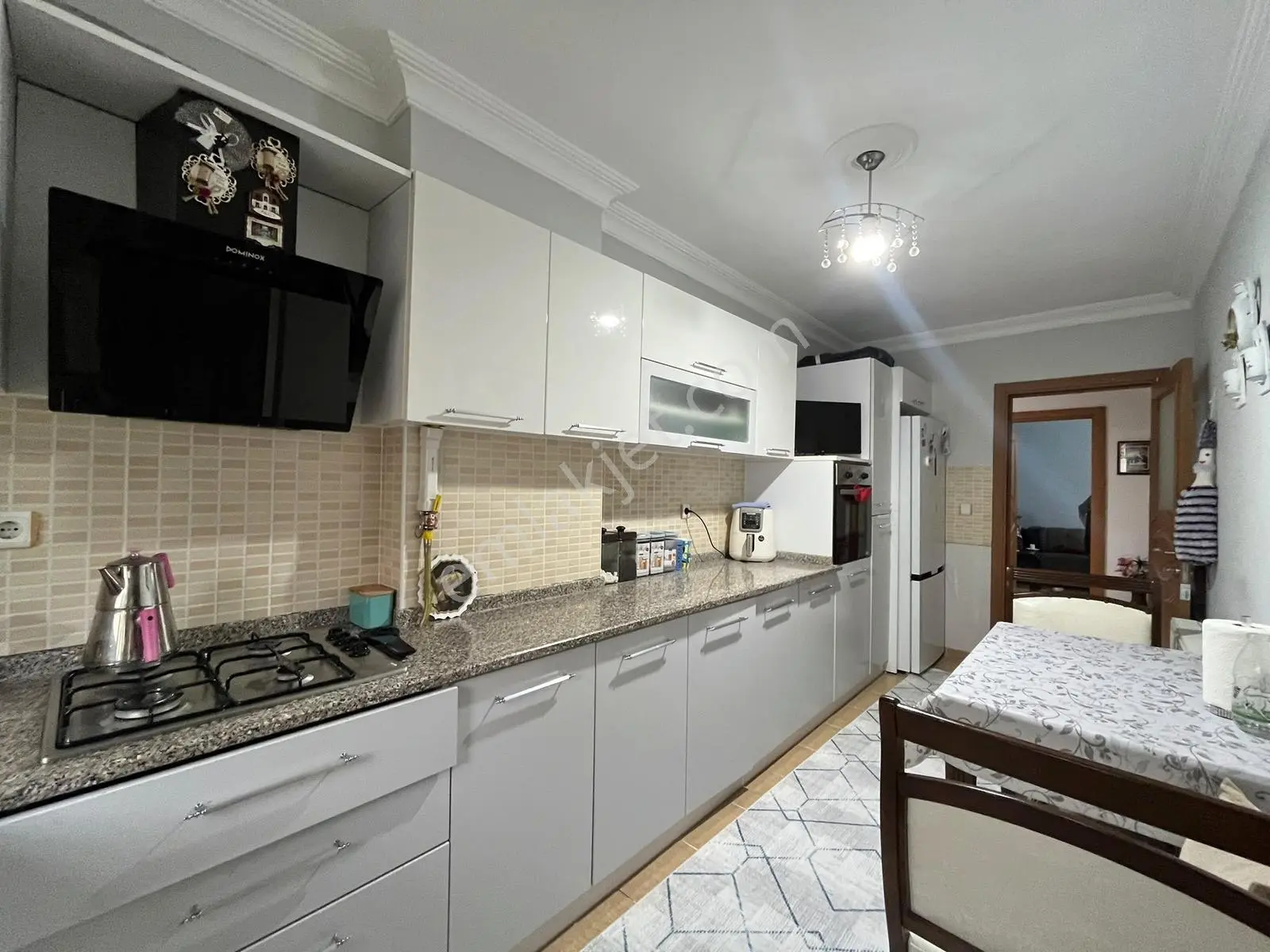 ▀güç'ten Altınkum'da Cam Balkonlu Kombili Arakat Geniş 2+1 Daire — fotoğraf 11