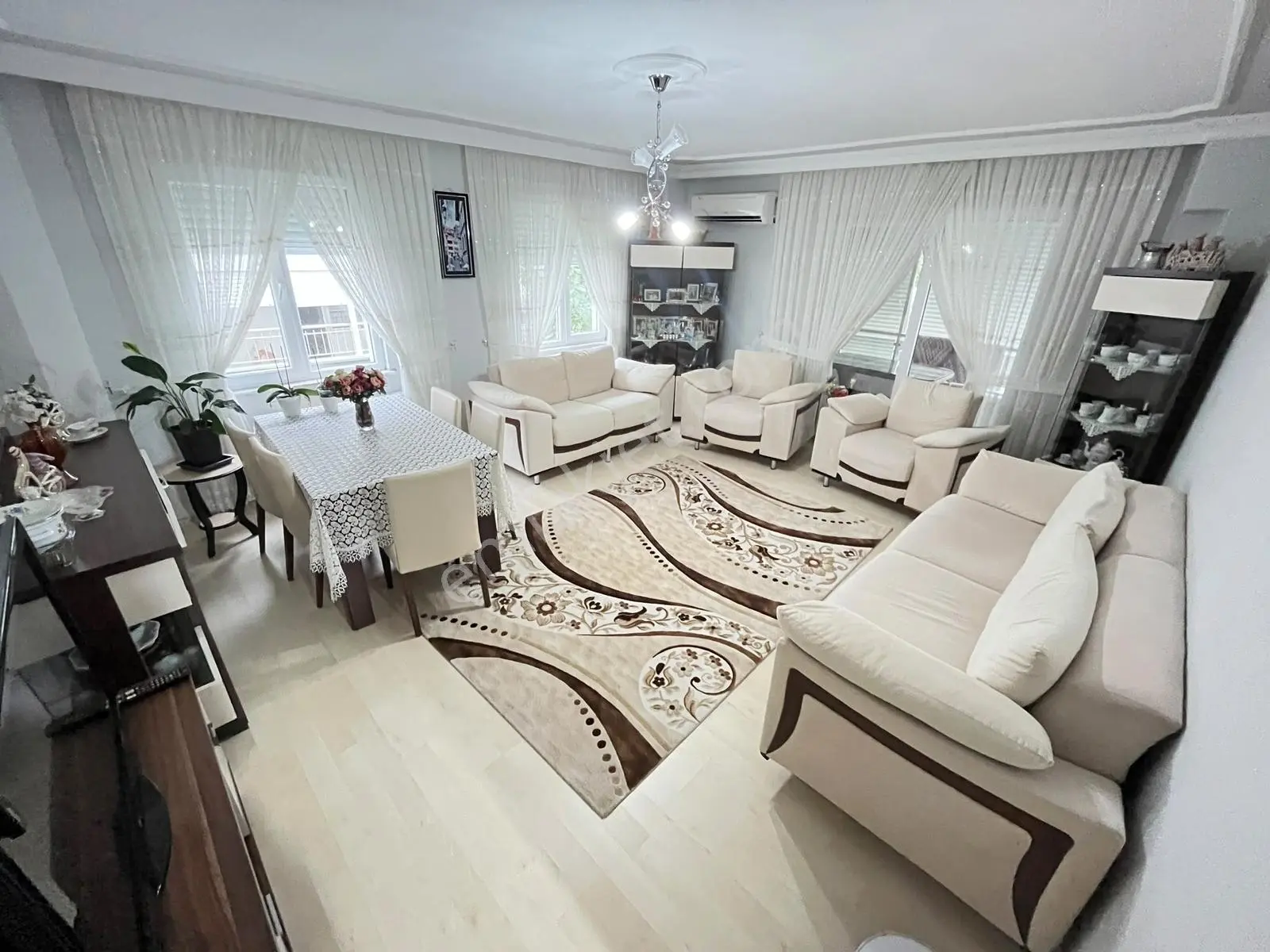 ▀güç'ten Altınkum'da Cam Balkonlu Kombili Arakat Geniş 2+1 Daire — fotoğraf 13