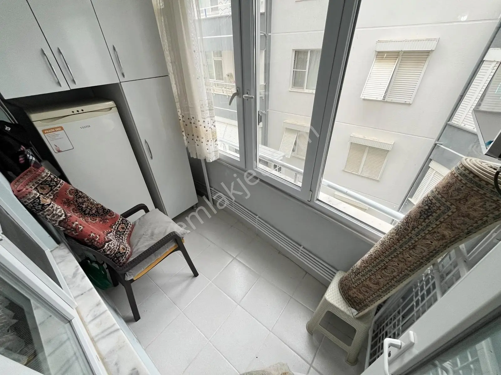 ▀güç'ten Altınkum'da Cam Balkonlu Kombili Arakat Geniş 2+1 Daire — fotoğraf 14