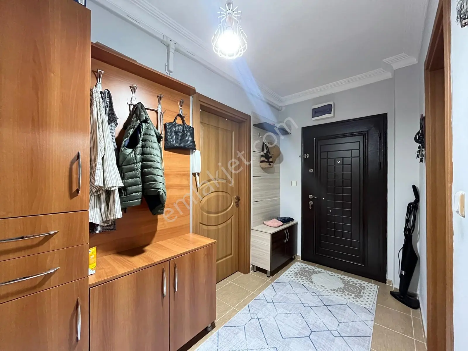 ▀güç'ten Altınkum'da Cam Balkonlu Kombili Arakat Geniş 2+1 Daire — fotoğraf 17