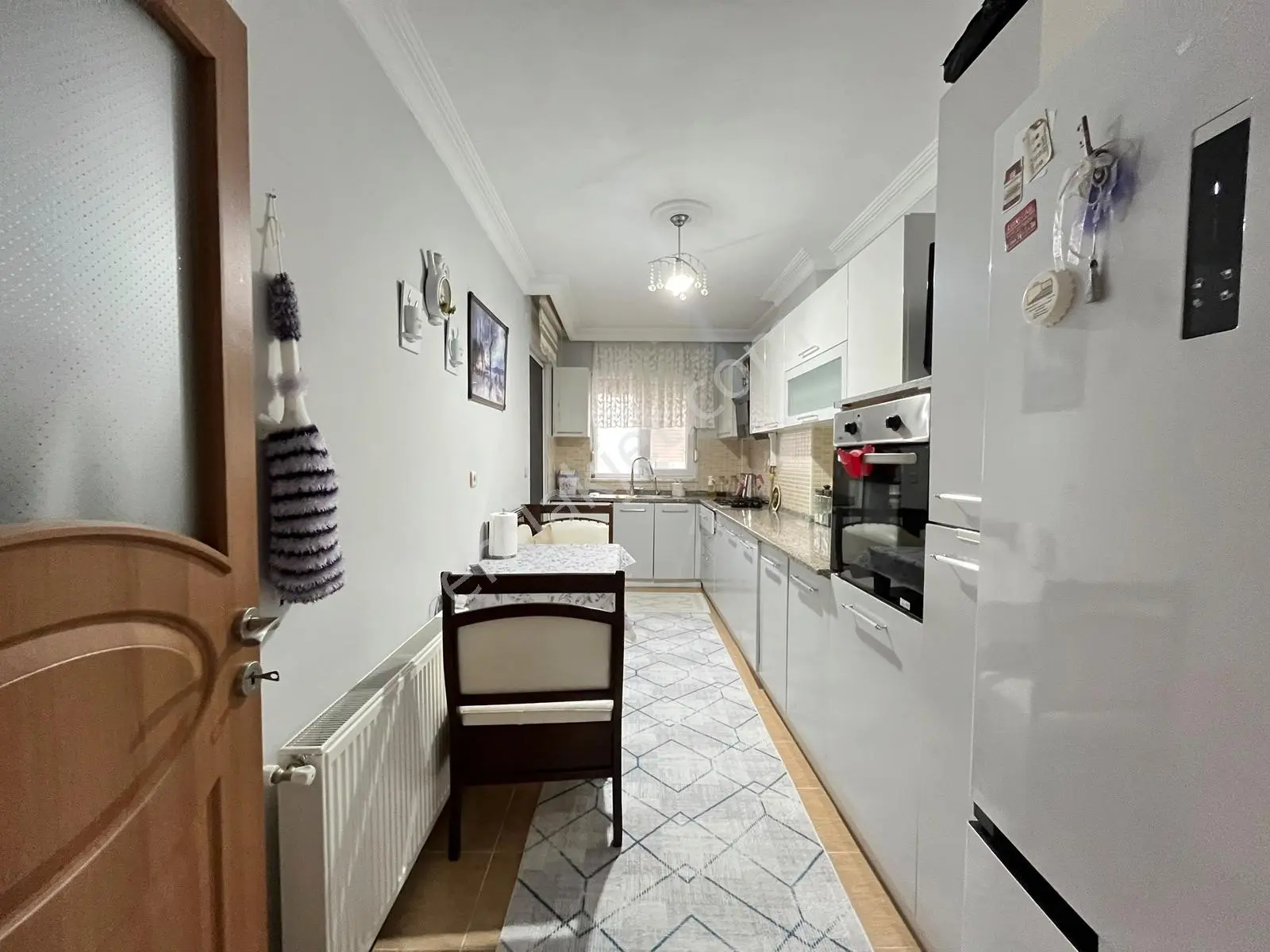▀güç'ten Altınkum'da Cam Balkonlu Kombili Arakat Geniş 2+1 Daire — fotoğraf 19