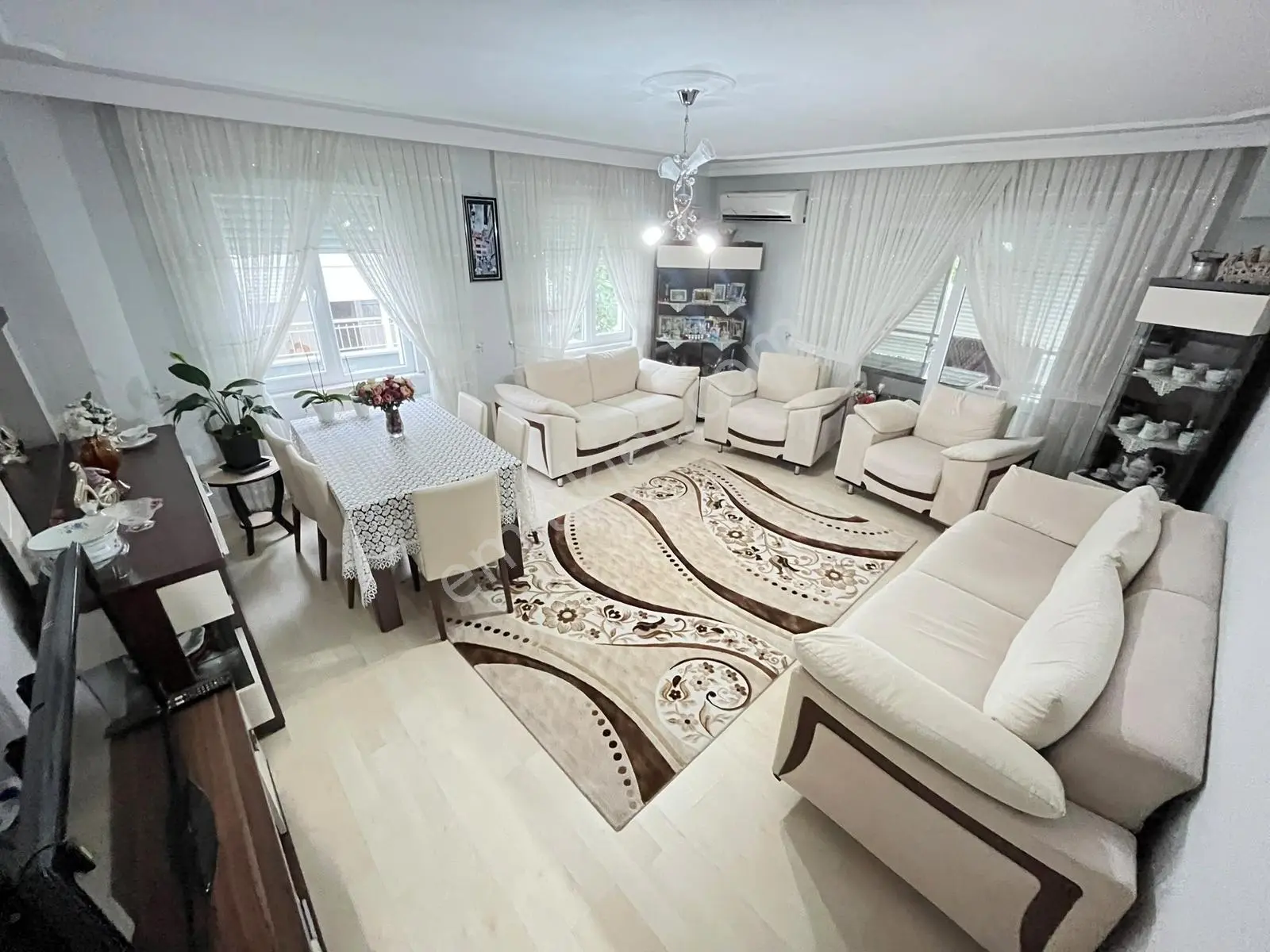 ▀güç'ten Altınkum'da Cam Balkonlu Kombili Arakat Geniş 2+1 Daire — fotoğraf 21