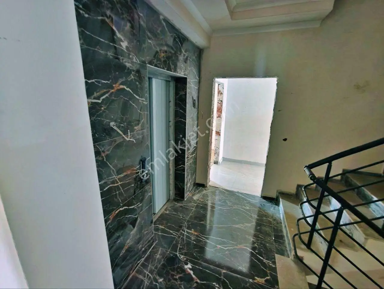 Uytundan Edremit Gazicelalde Arakat 1 Aya Teslim Sıfır 2+1 Daire — fotoğraf 22
