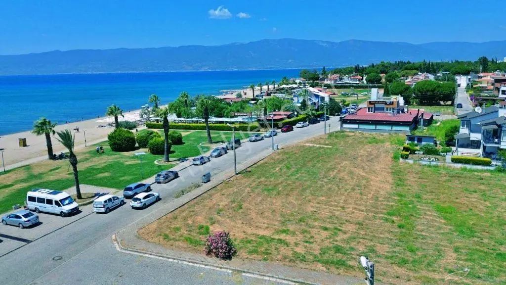 Uytundan Burhaniye Örende Denize Sıfır Ticari İmarlı Arsa — fotoğraf 2
