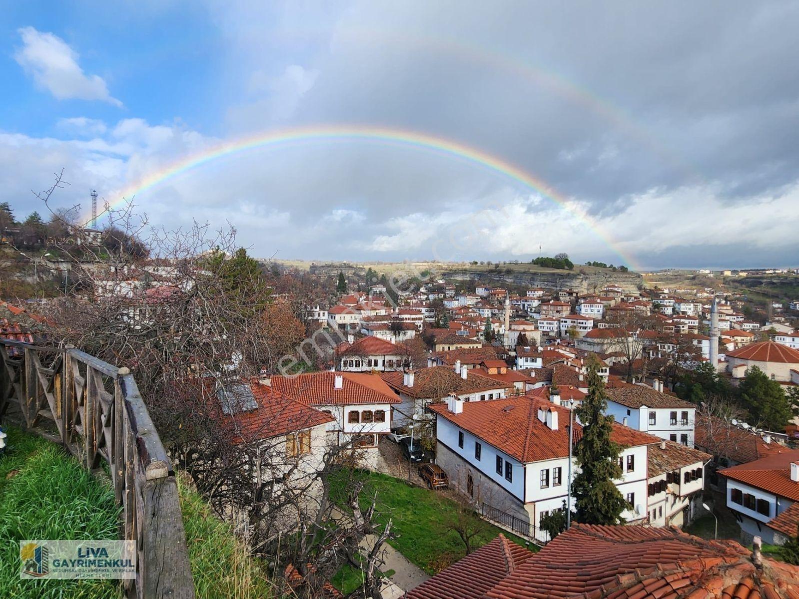 Karabük Safranbolu Çeşme Mahallesinde Tarihi Ev Ve Arsası