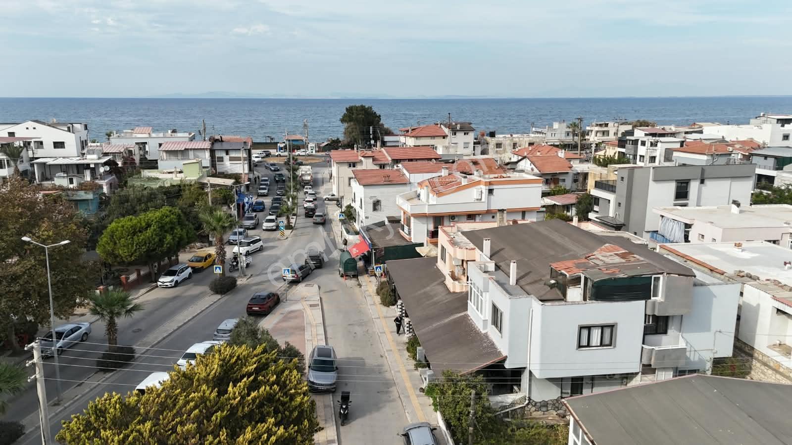 Urla Zeytinalanı Merkezin De 4 Dükkan 2 Daireli Bina