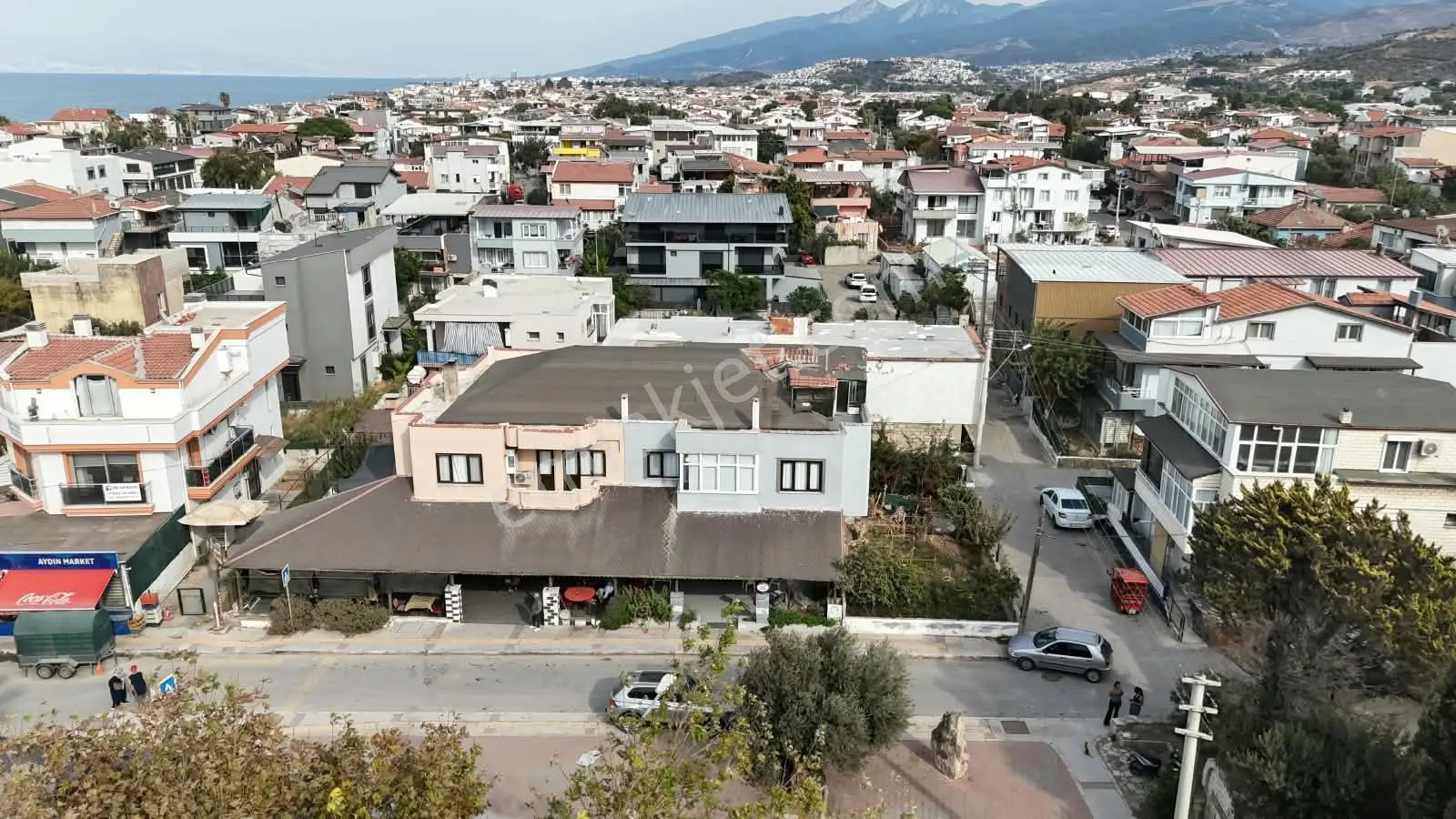 Urla Zeytinalanı Merkezin De 4 Dükkan 2 Daireli Bina — fotoğraf 2