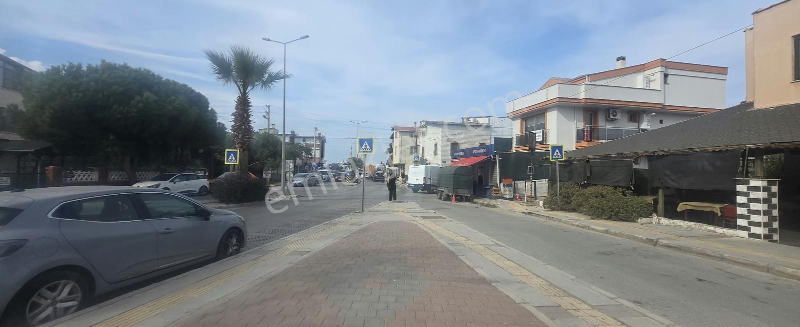 Urla Zeytinalanı Merkezin De 4 Dükkan 2 Daireli Bina — fotoğraf 7