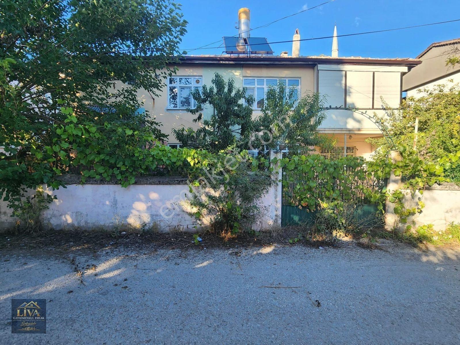 Karabük Safranbolu Bağlarbaşı Mahallesinde Satılık 2 Katlı Müstakil Ev Ve Arsası...