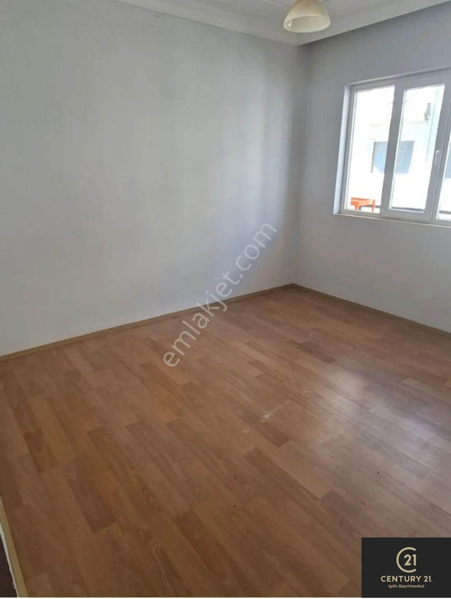 Century21 Işıltı'dan Umurlu'da 2+1 Daire — fotoğraf 2