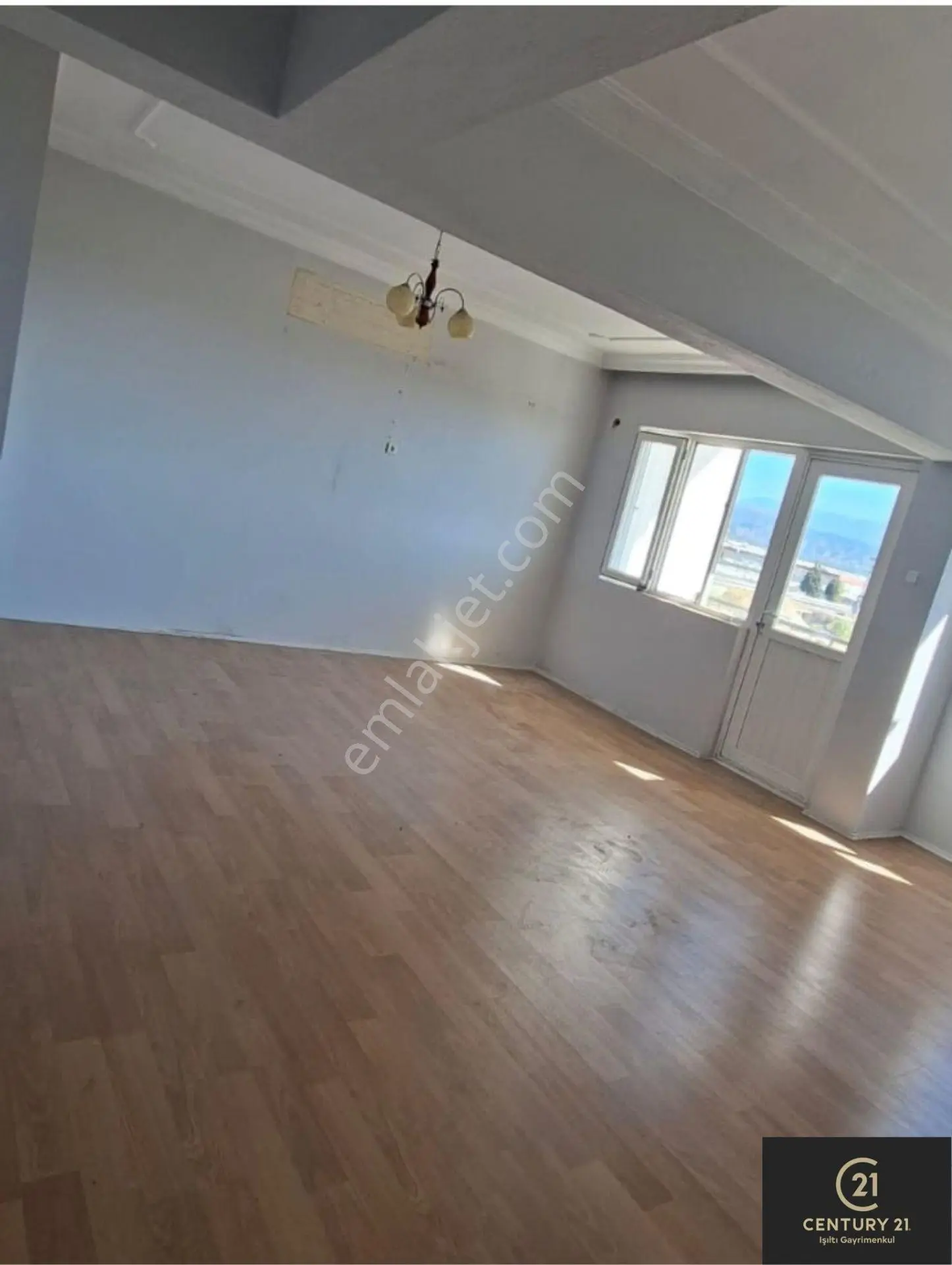 Century21 Işıltı'dan Umurlu'da 2+1 Daire — fotoğraf 4