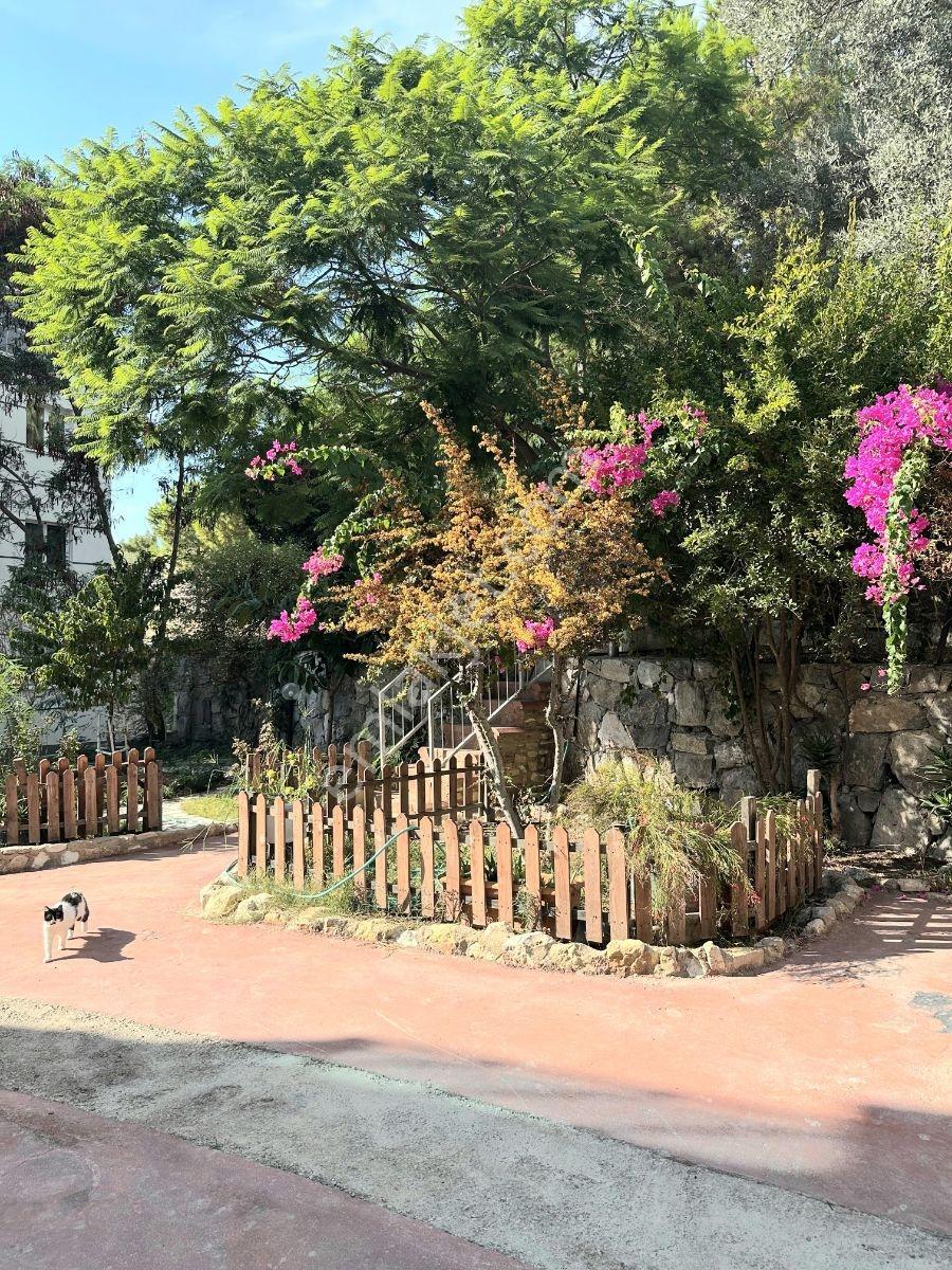 Kuşadası Marinada Sahile 150 M Mesafede 3+1 Satılık Daire — fotoğraf 4