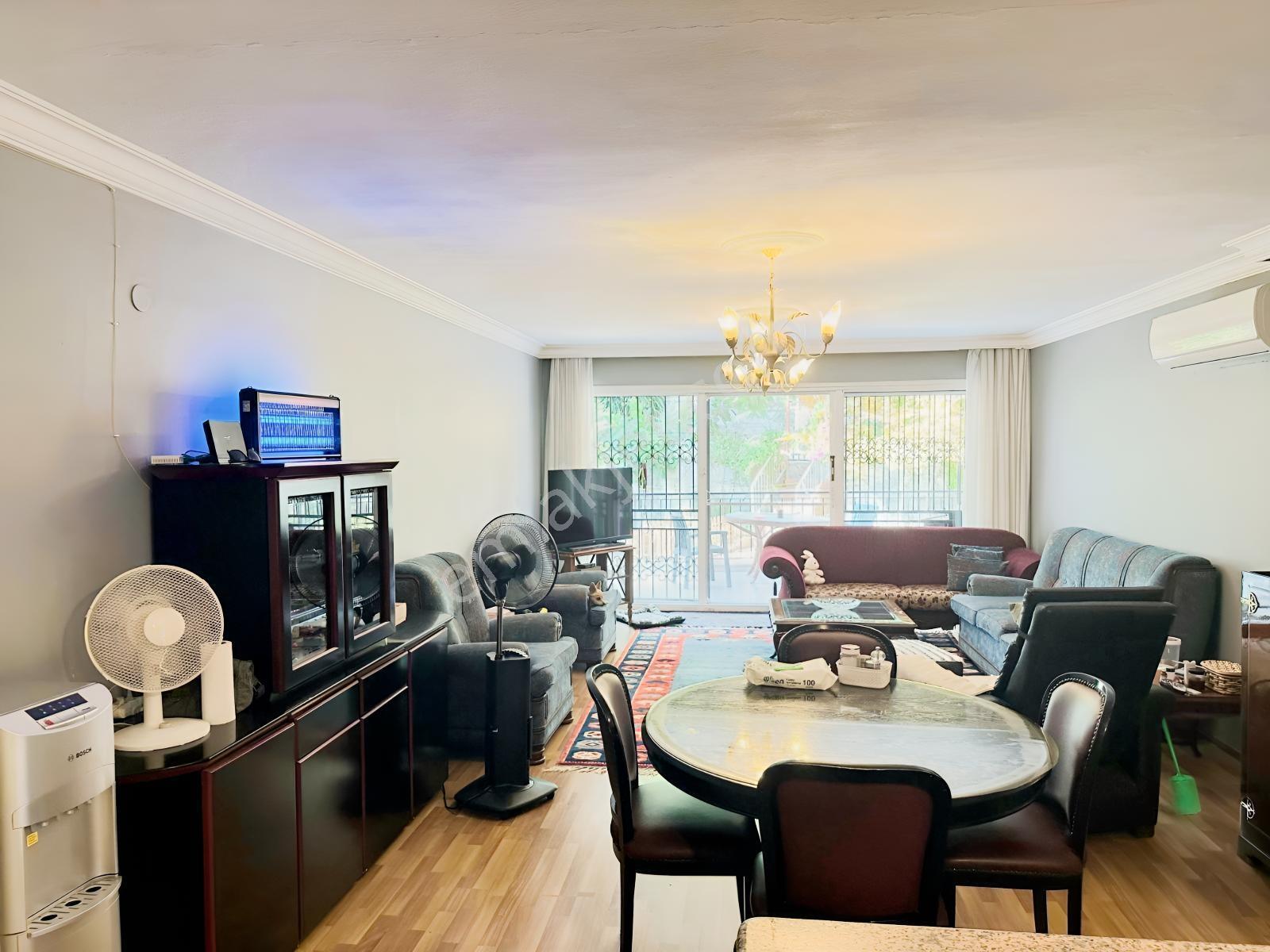Kuşadası Marinada Sahile 150 M Mesafede 3+1 Satılık Daire — fotoğraf 13