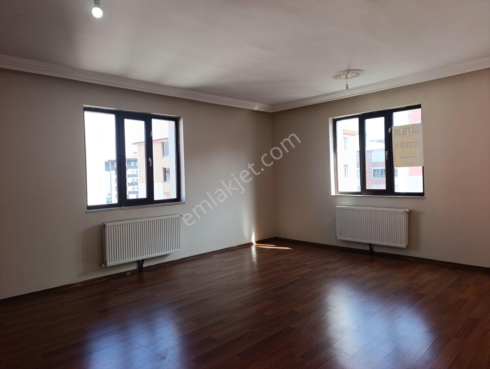 Yenişehir Mahallesi'nde Satılık Site İçerisinde Arakatta 3+1 Daire — fotoğraf 3
