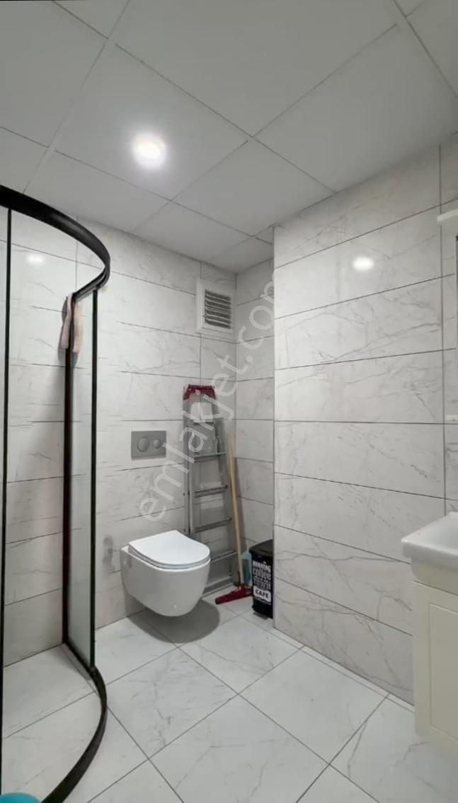 Metrobüsün Dibinde 220m2 5+2 Sıfır Ayarında Fırsat Dublex — fotoğraf 25