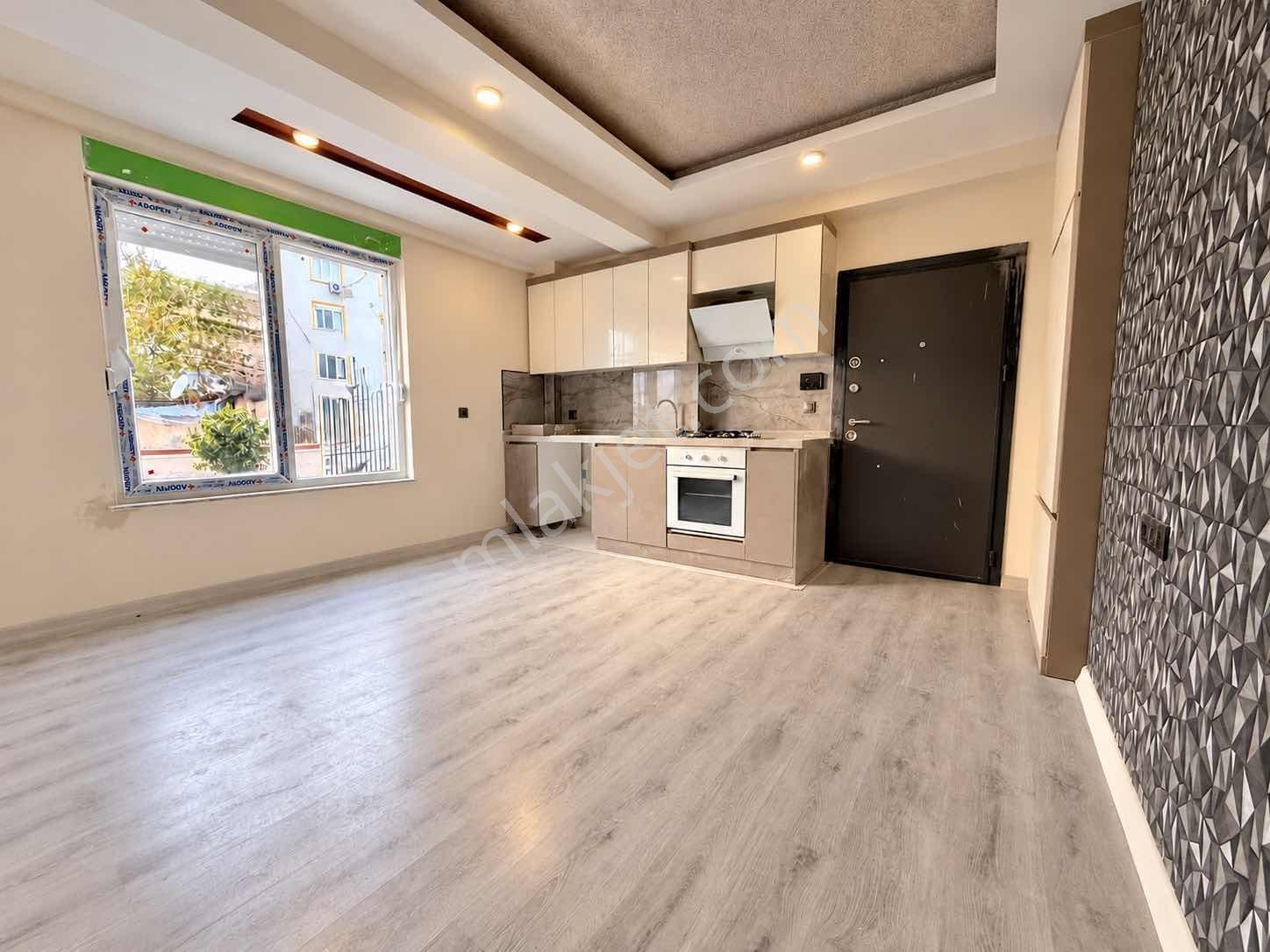 Gazi Mah. Yeşilırmak Cad. Lcw Ve Defacto Yanı Tramvay İskanlı