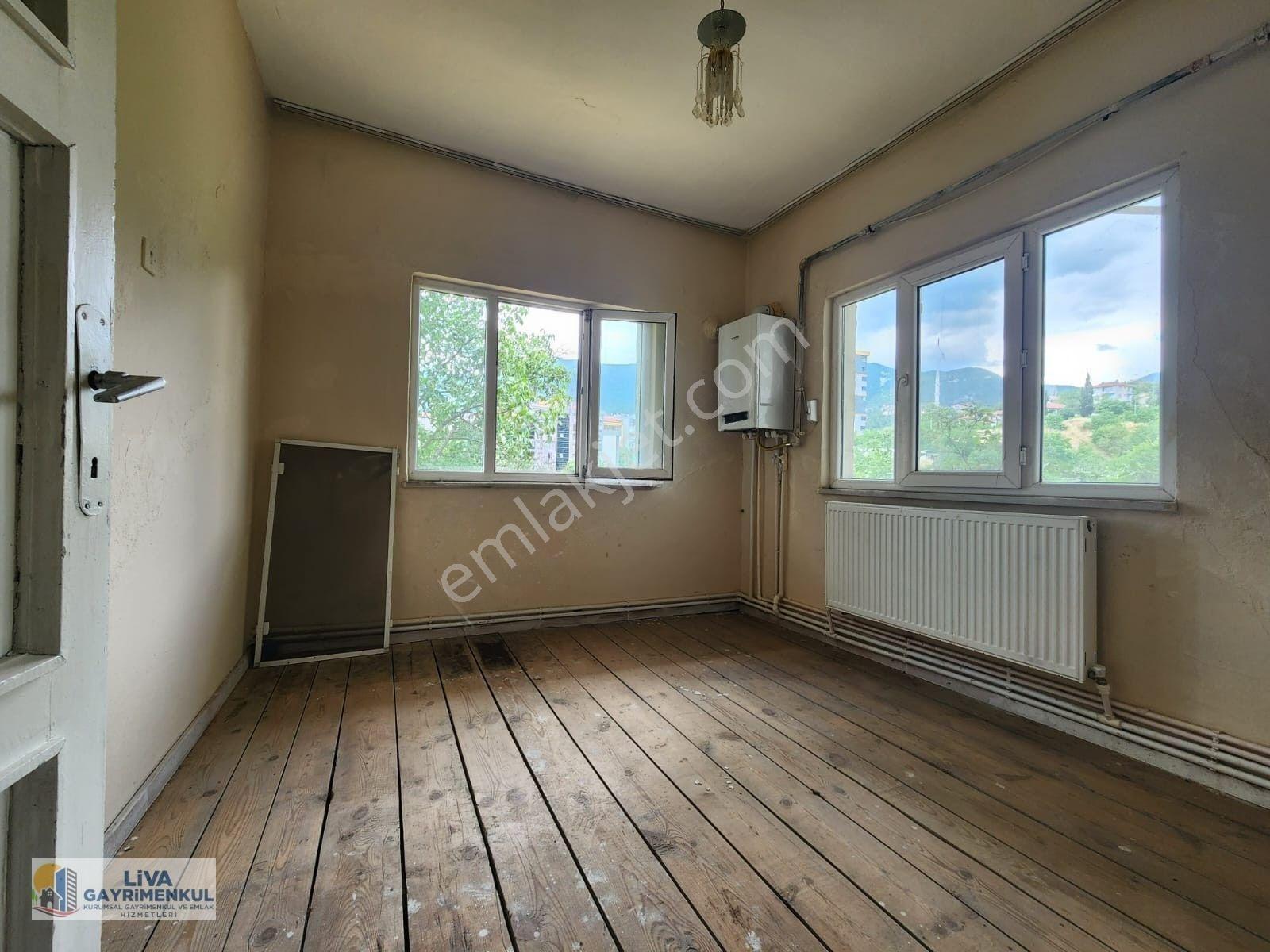 Karabük Yeşil Mahallede Müstakil Binada Satılık 2+1 Daire — fotoğraf 12