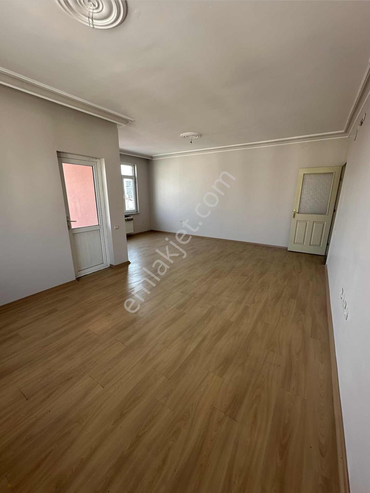 Konplus'tan Yazırda Tramvay Yanı Satılık 7+1 Daire — fotoğraf 9