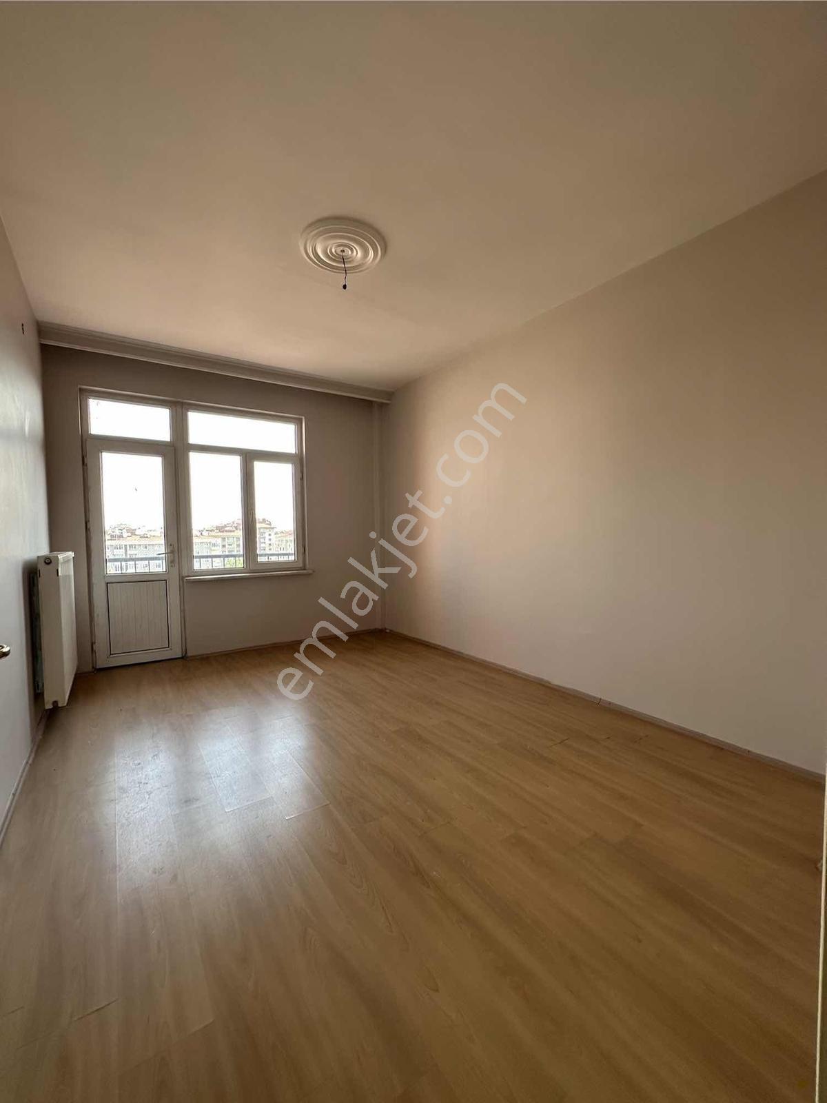 Konplus'tan Yazırda Tramvay Yanı Satılık 7+1 Daire — fotoğraf 11